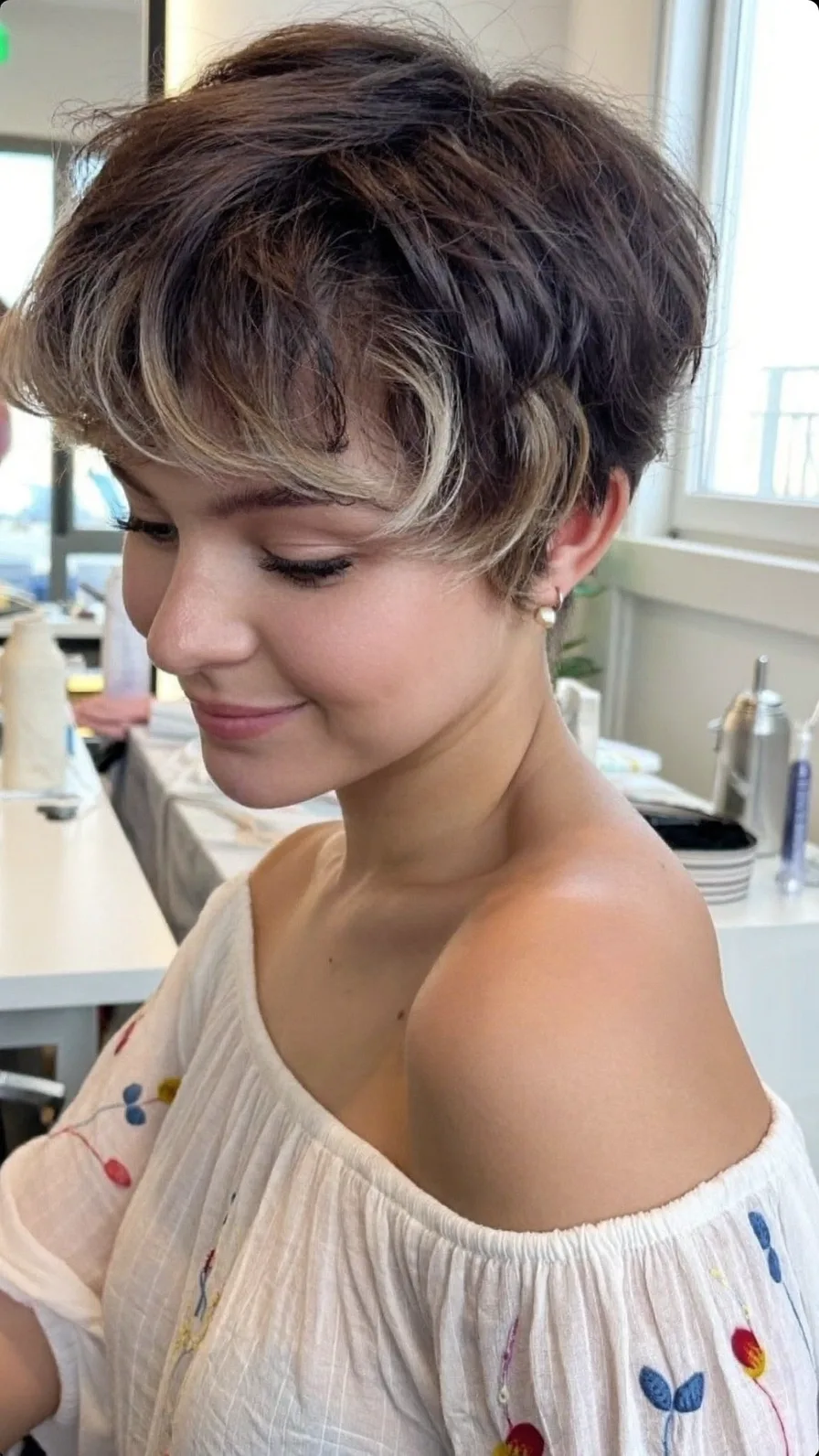 Modern Textured Pixie with Blonde Curtain Money-Piece Highlights