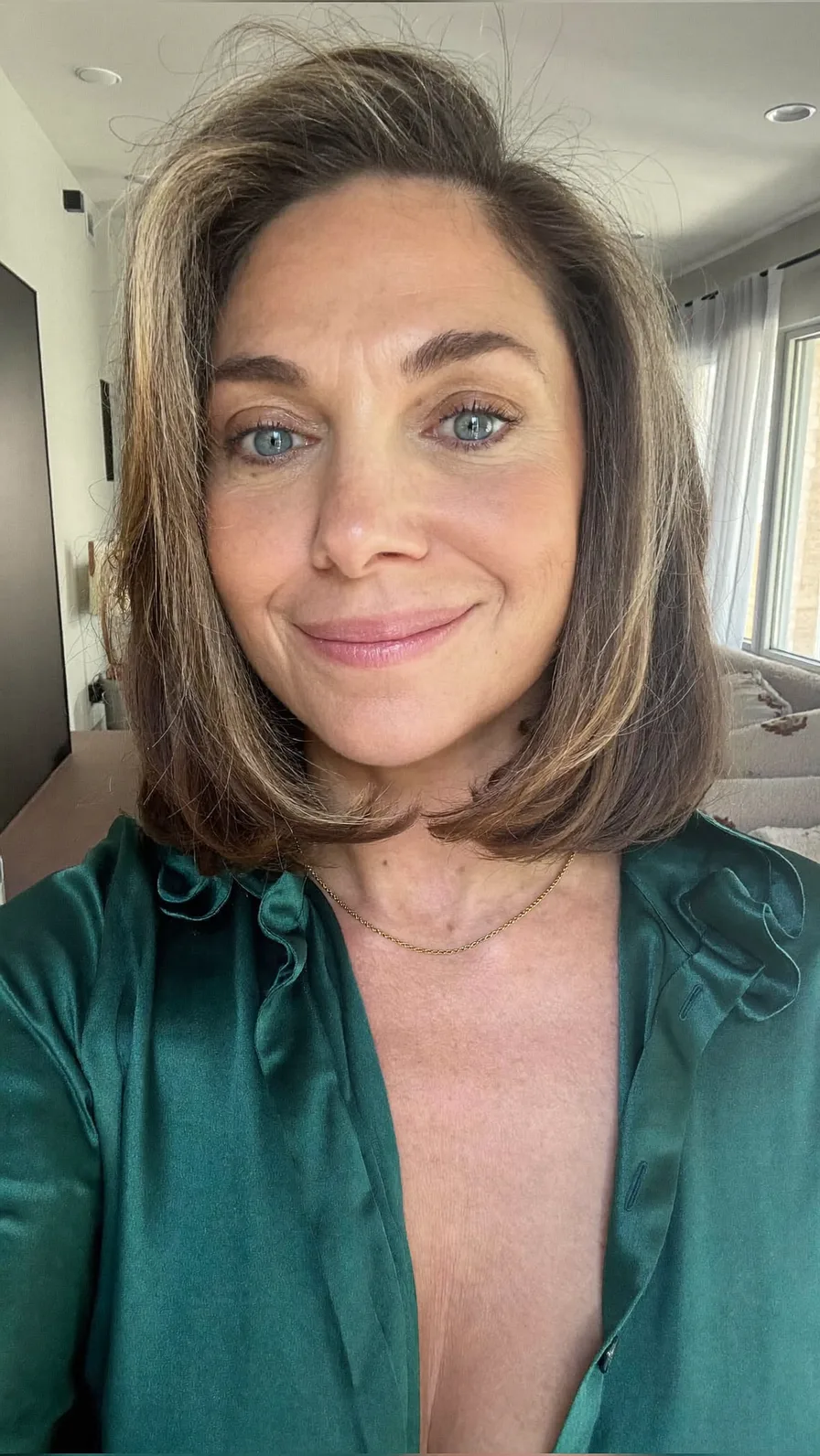 Chic Shoulder-Length Blunt Bob with Flicked Ends