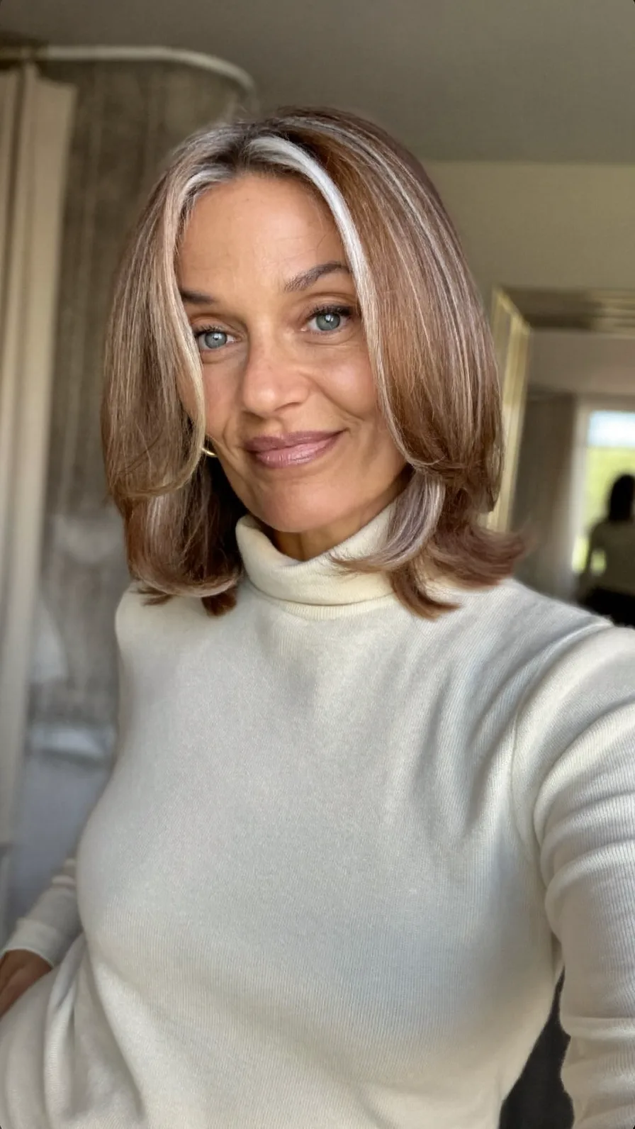 Classic Shoulder-Length Caramel Bob with Silver Money Piece