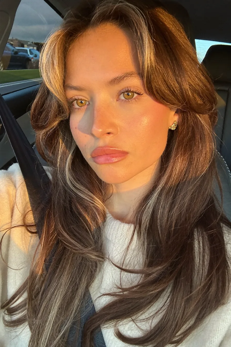 Sunlit Balayage Brunette Wavy Long Layered Hair with Face-Framing Highlights
