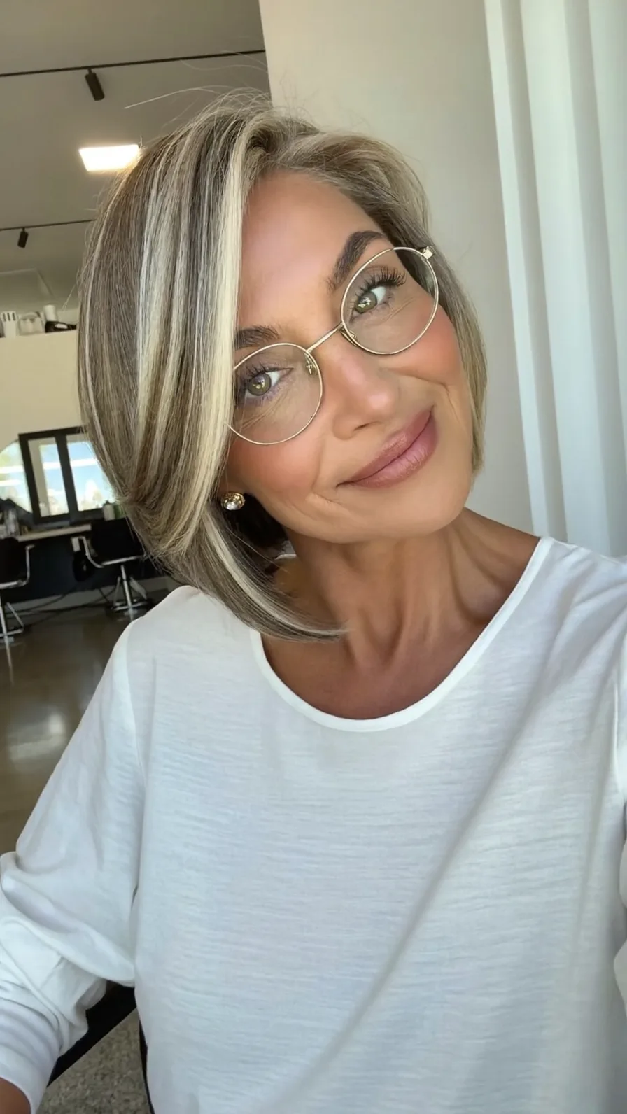 Chic Side-Swept Ash Blonde Bob with Rounded Ends