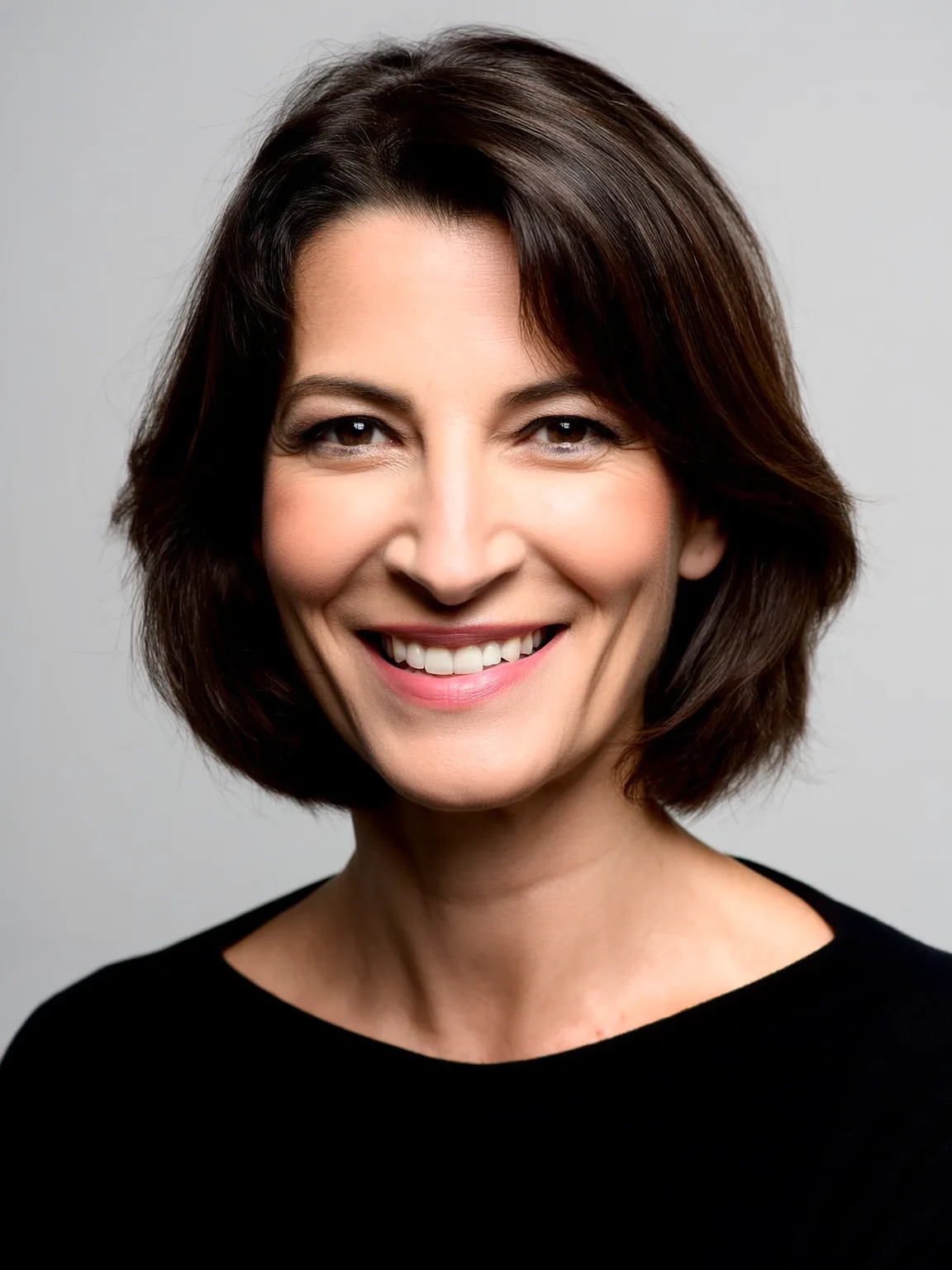 Sleek Straight Chin-Length Bob with Side Bangs