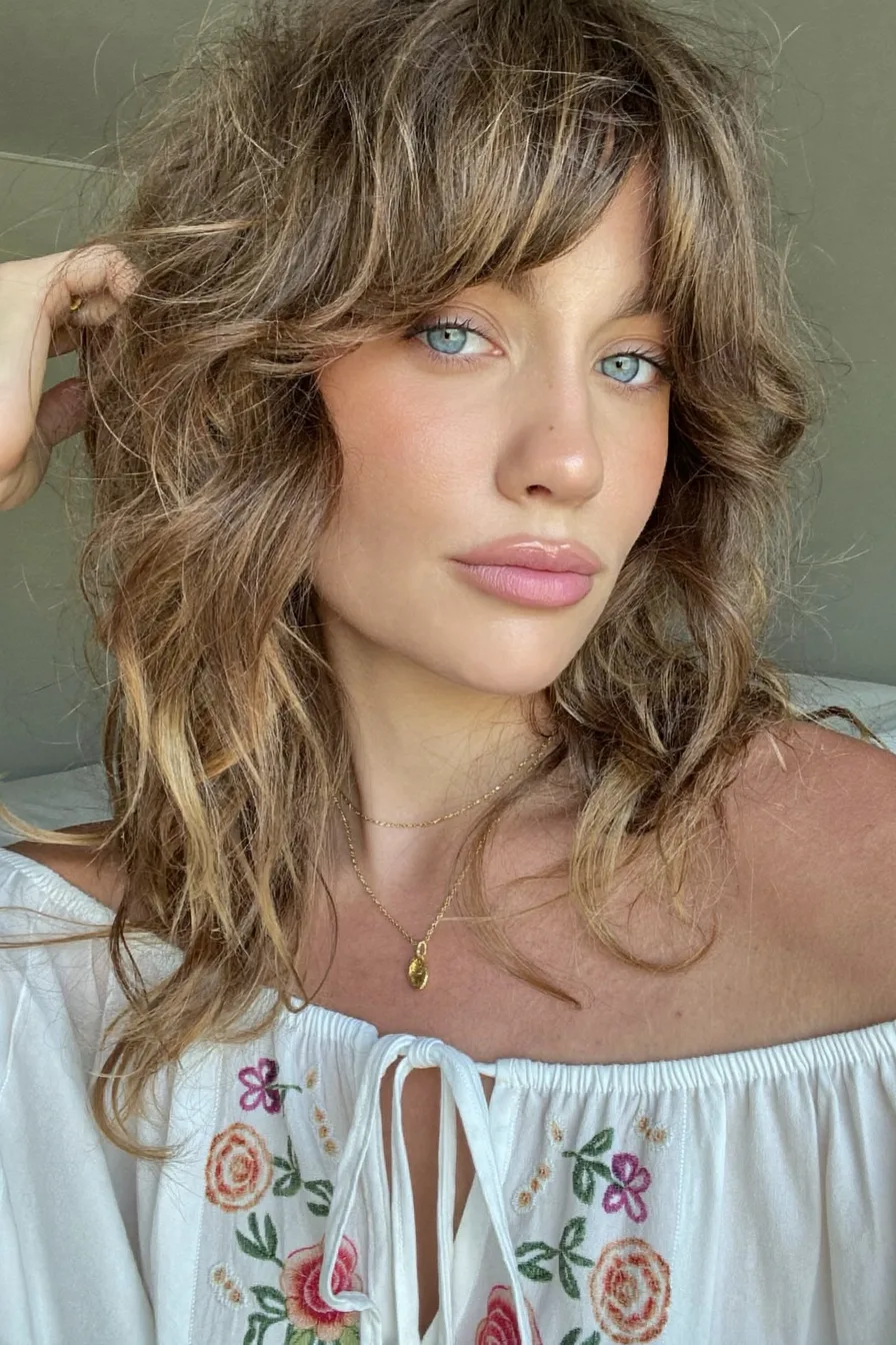 Textured Fall Shag with Wispy Bangs for Effortless Volume
