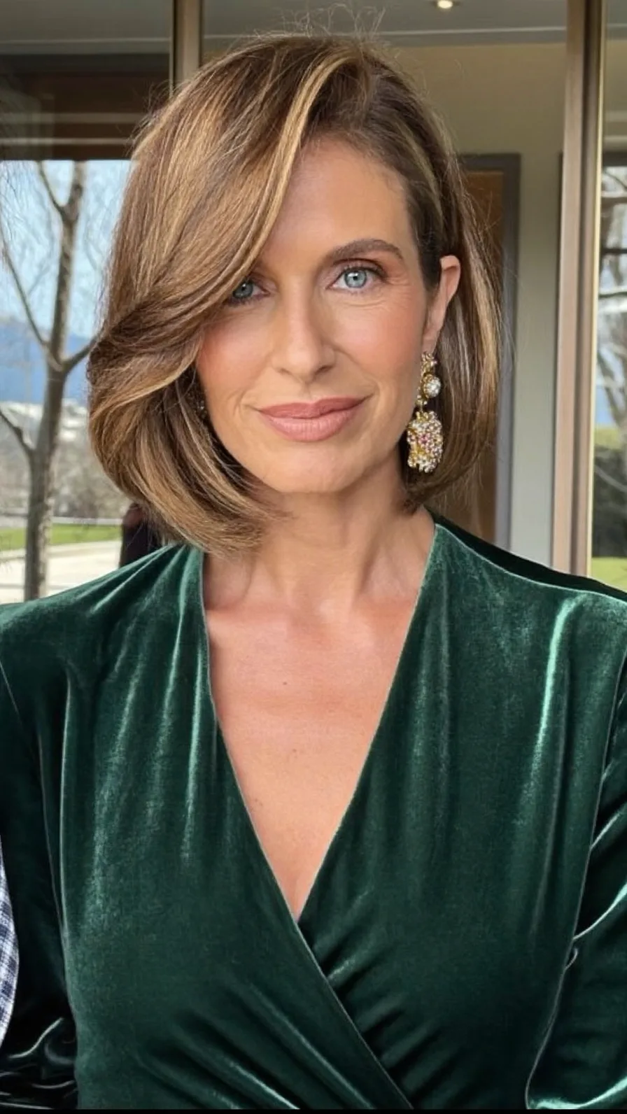 Chic Chin-Length Bob With Side-Swept Layers and Highlights