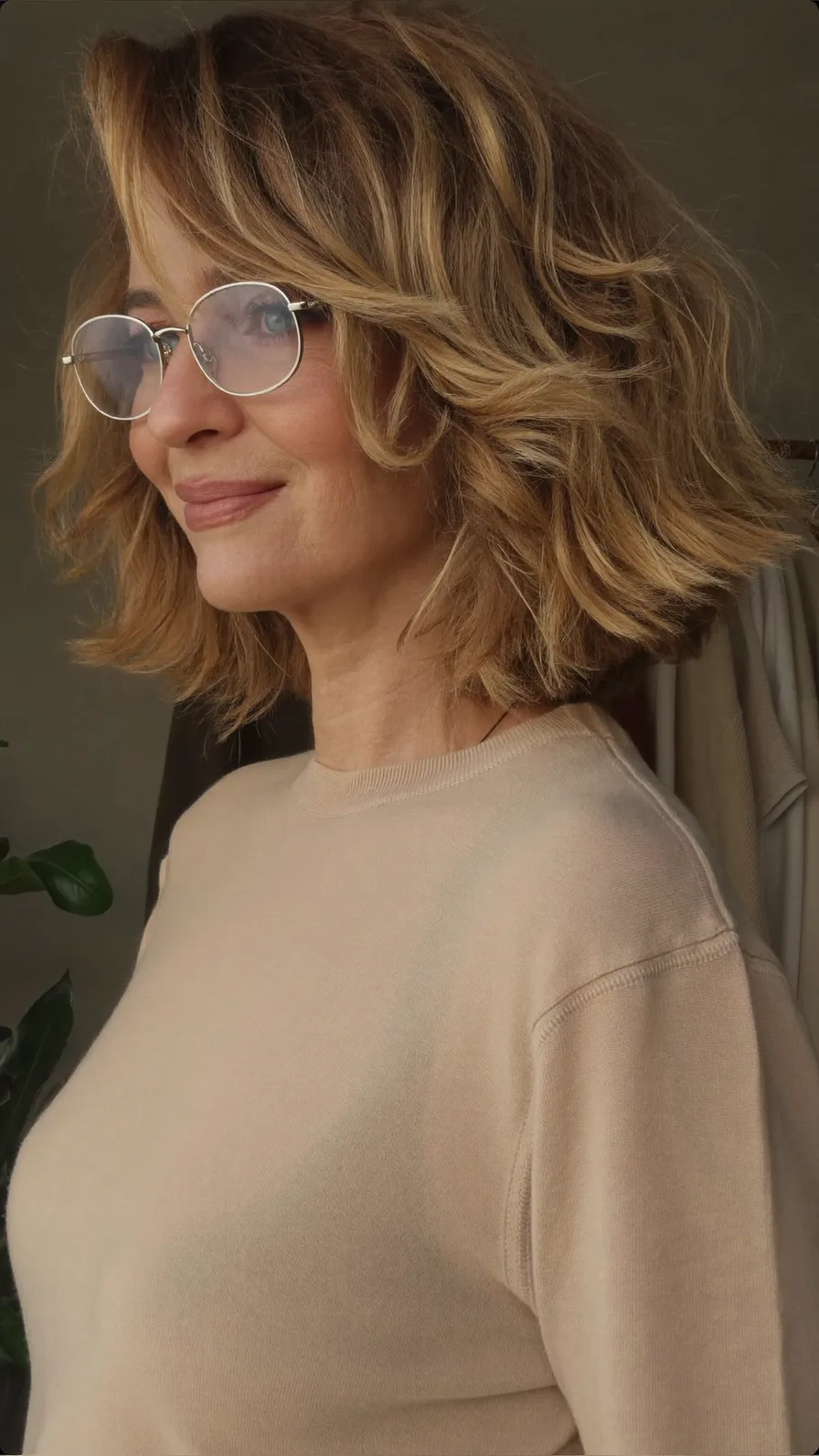 Modern Layered Bob with Warm Balayage and Feathered Ends