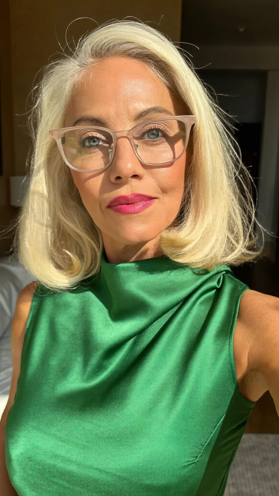 Elegant Platinum Blonde Blunt Bob with Soft Rounded Ends