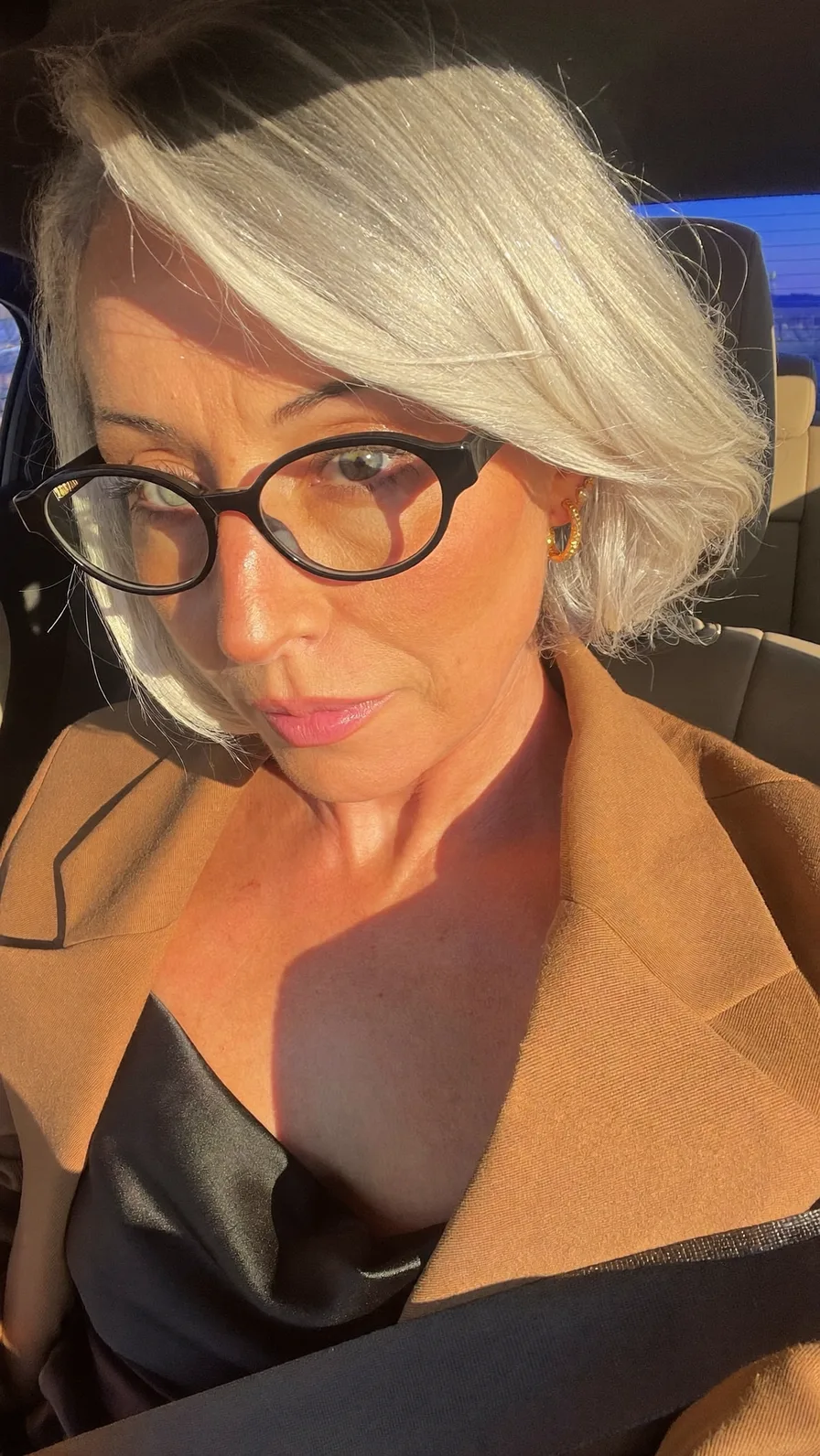 Sophisticated Platinum Silver Chin-Length Bob with Side Part