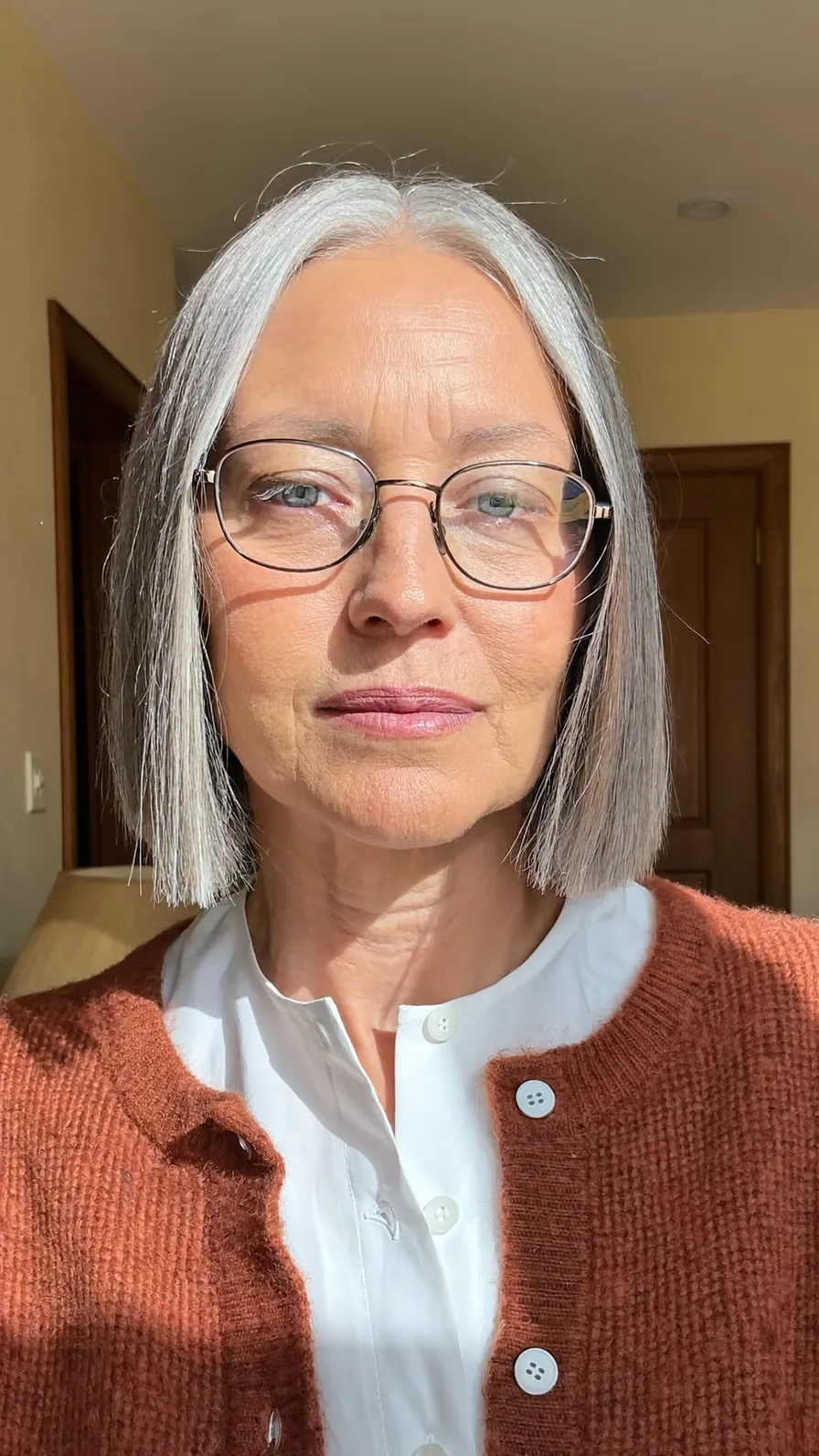 Sophisticated Platinum Chin-Length Blunt Bob with Center Part