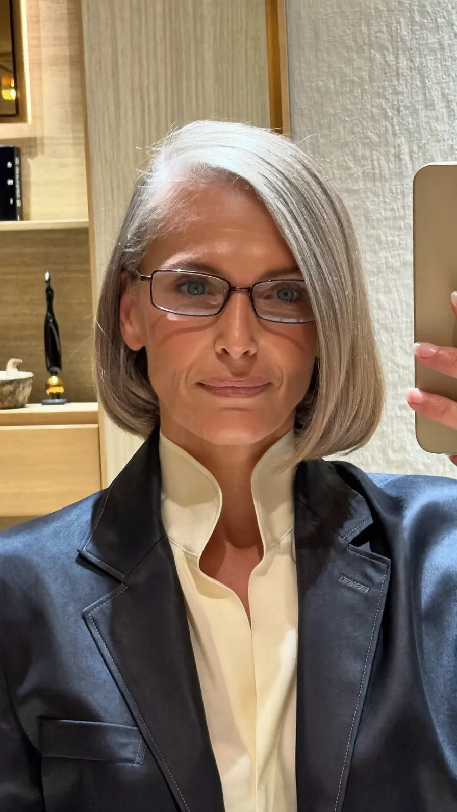 Elegant Chin-Length Silver Gray Classic Blunt Bob Hairstyle