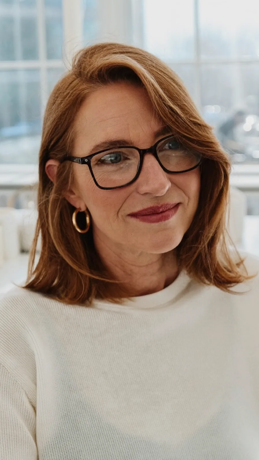 Classic Shoulder-Length Auburn Hair with Side-Swept Layers