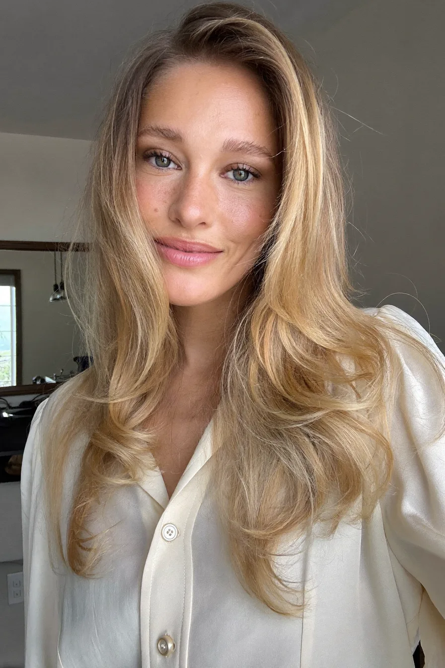 Softly Feathered Honey Blonde Long Layered Hair for Natural Volume