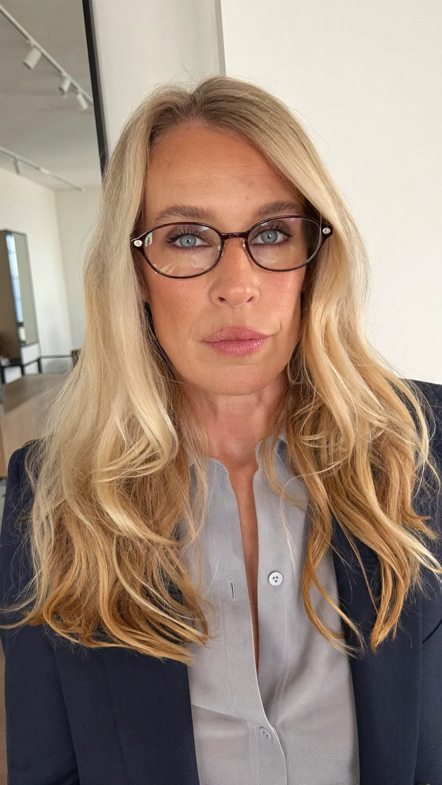 Elegant layered blonde waves with a sophisticated side part