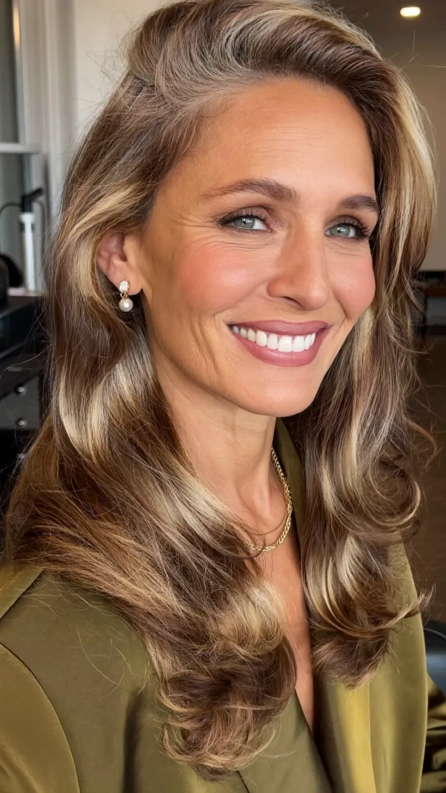 Voluminous Long Layers with Soft Waves and Warm Balayage Highlights