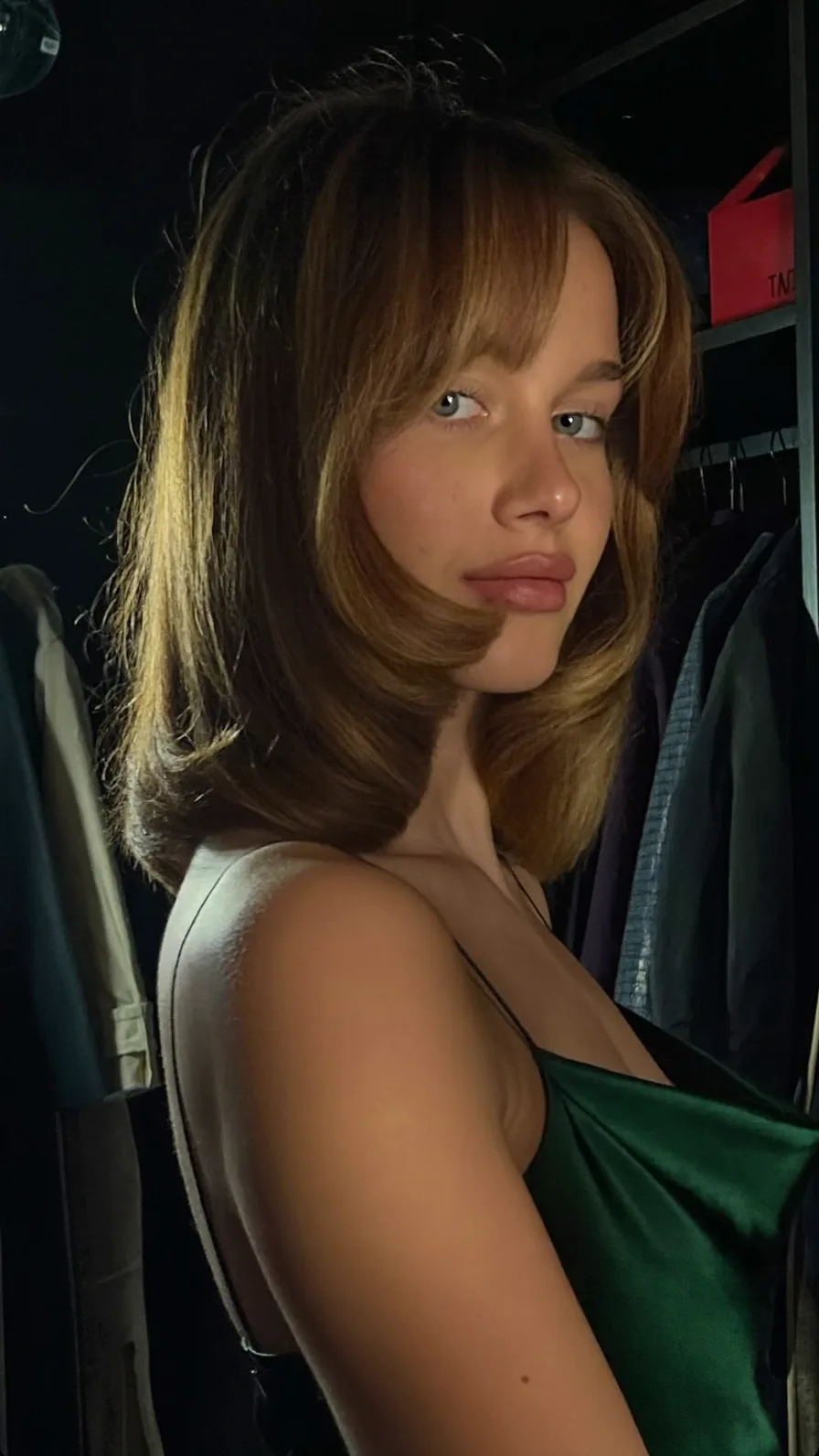 Elegant Feathered Shoulder-Length Hair with Center Curtain Bangs