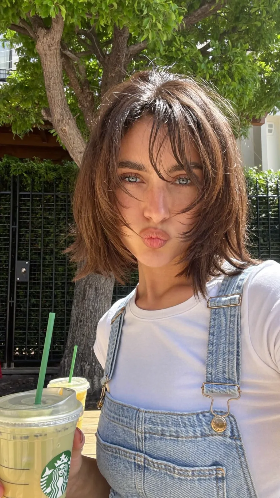 Effortless Textured Shag with Curtain Bangs for Versatile Chic