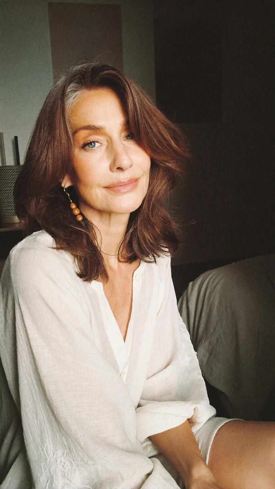 Elegant Shoulder-Length Warm Brown Layered Hair with Side Bangs