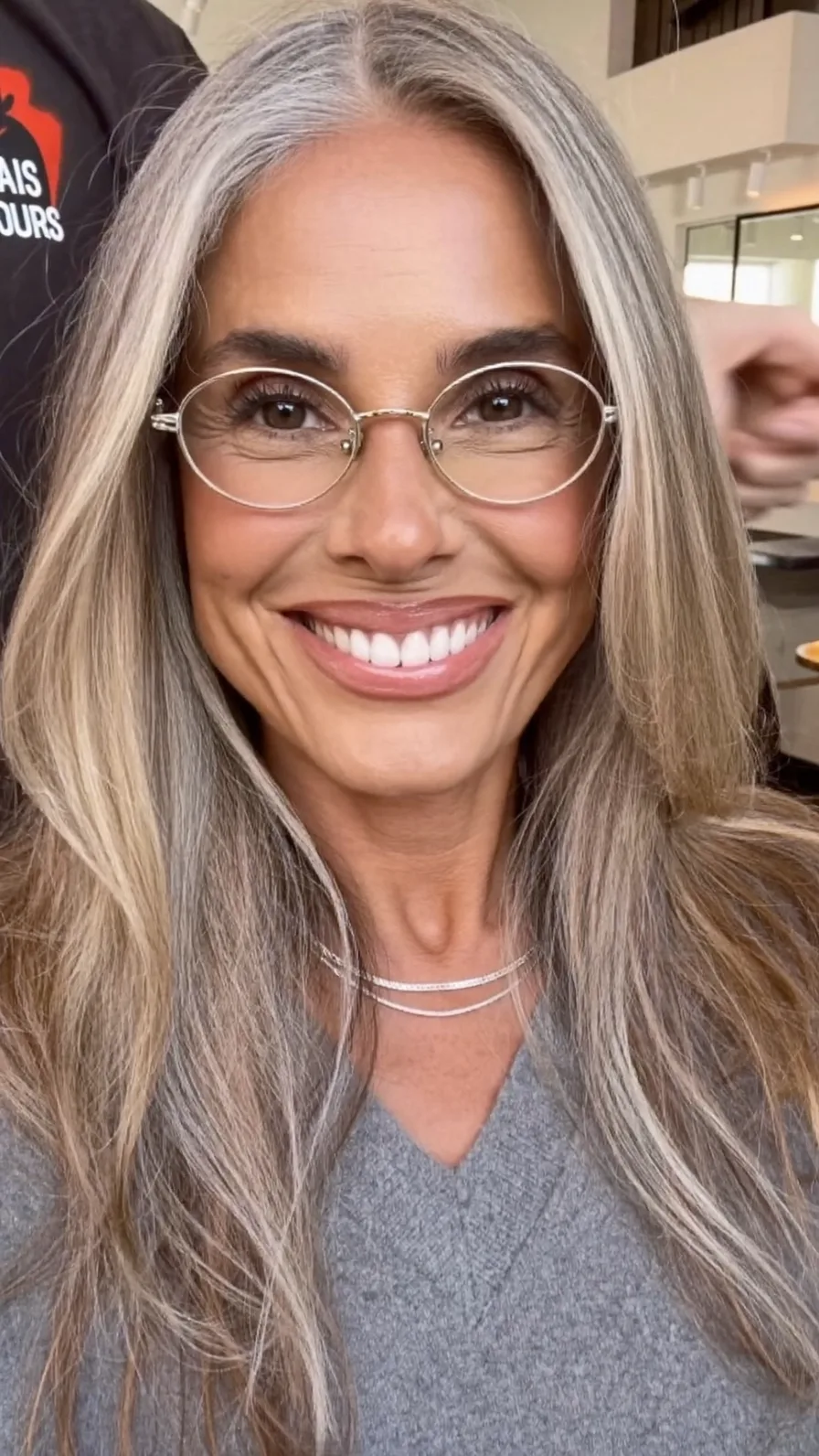 Elegant Long Layered Hair with Silver and Blonde Highlights