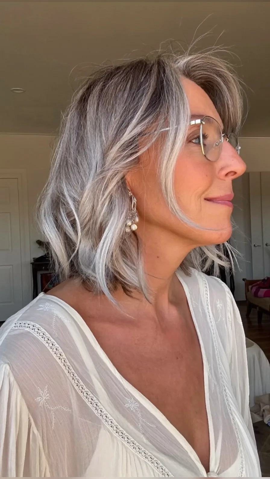 Elegant Shoulder-Length Wavy Layered Lob with Curtain Bangs