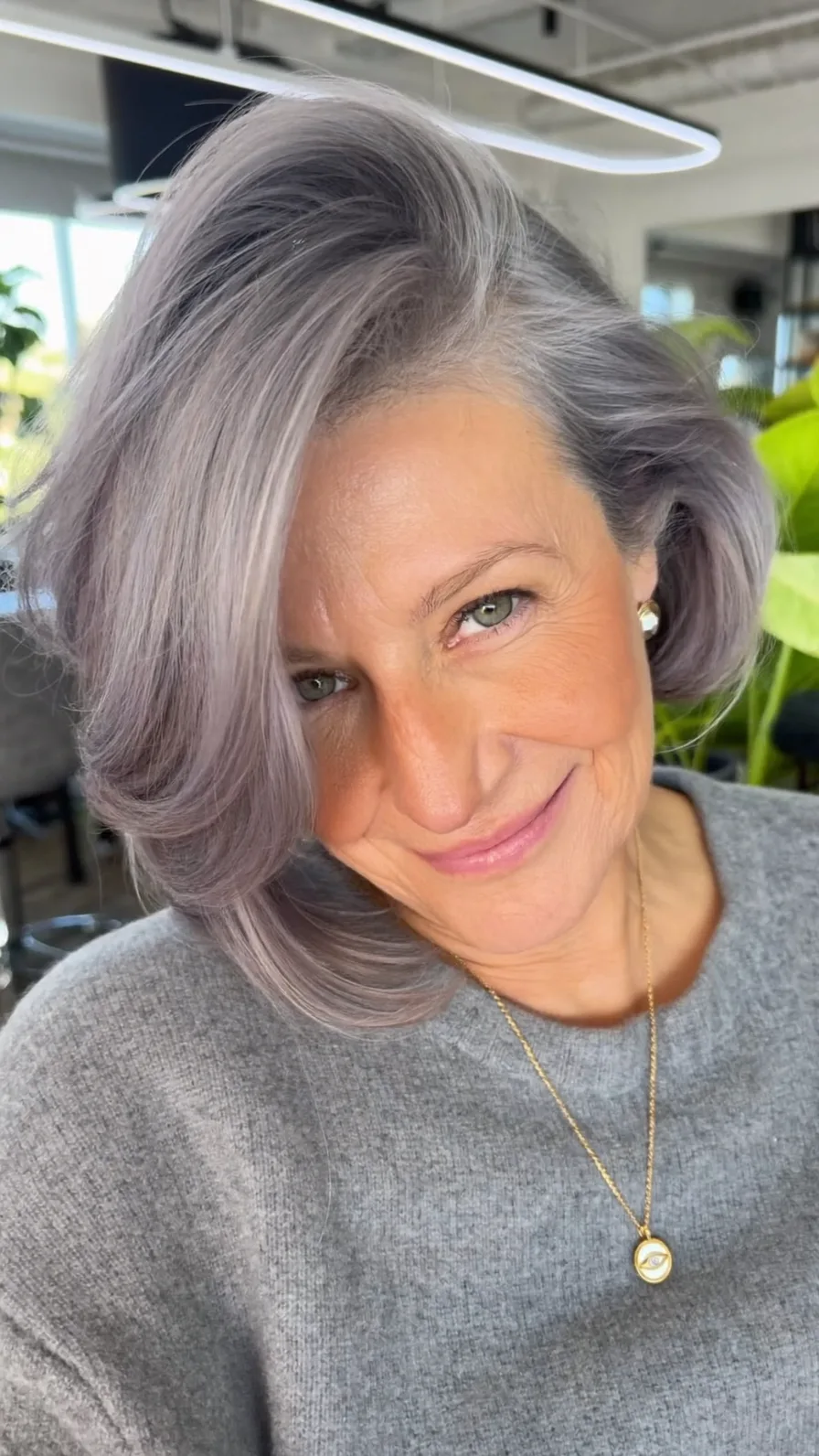 Elegant Soft Silver Lavender Shoulder-Length Layered Hair