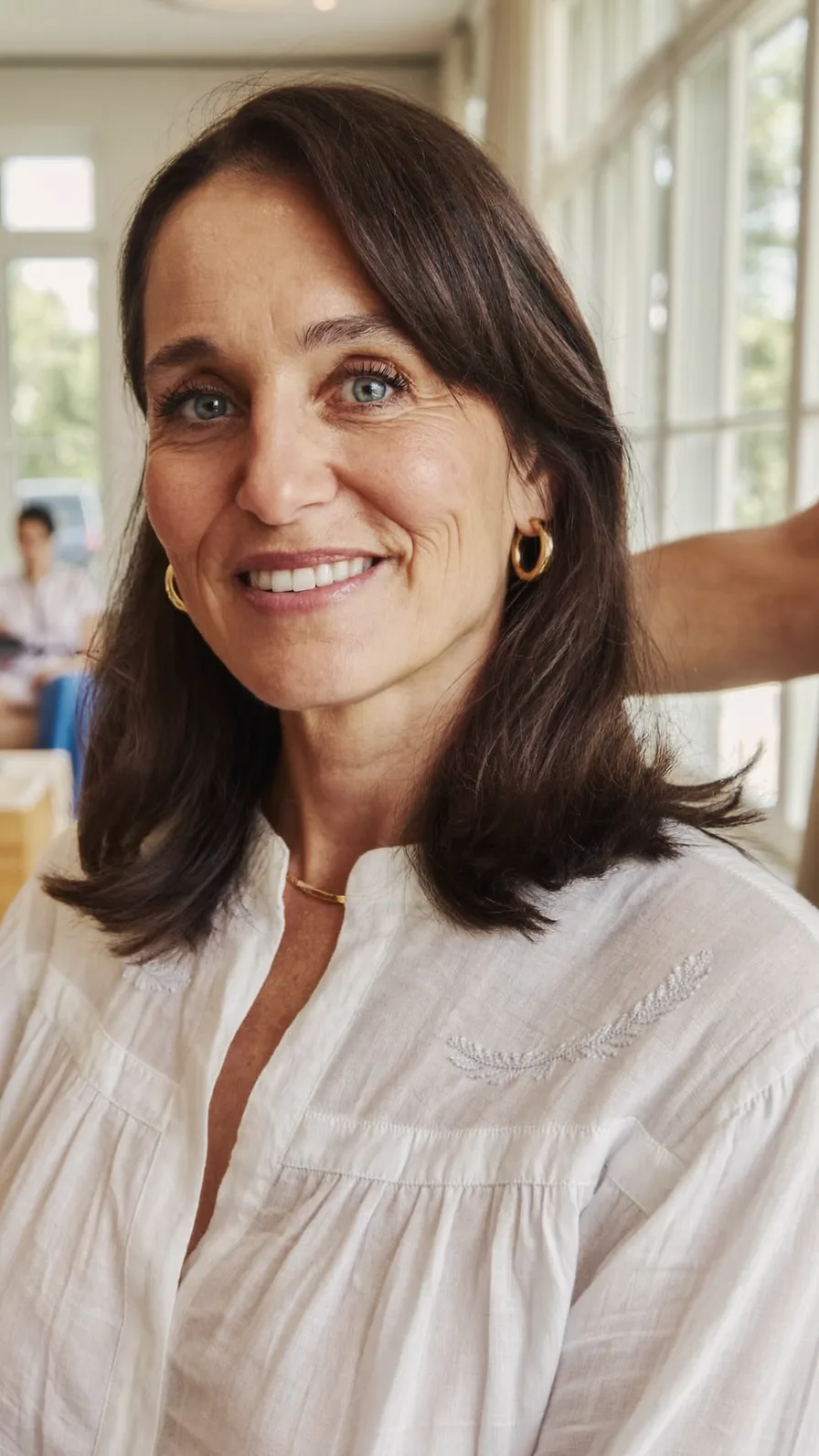 Classic Shoulder-Length Dark Brown Hair with Long Layers