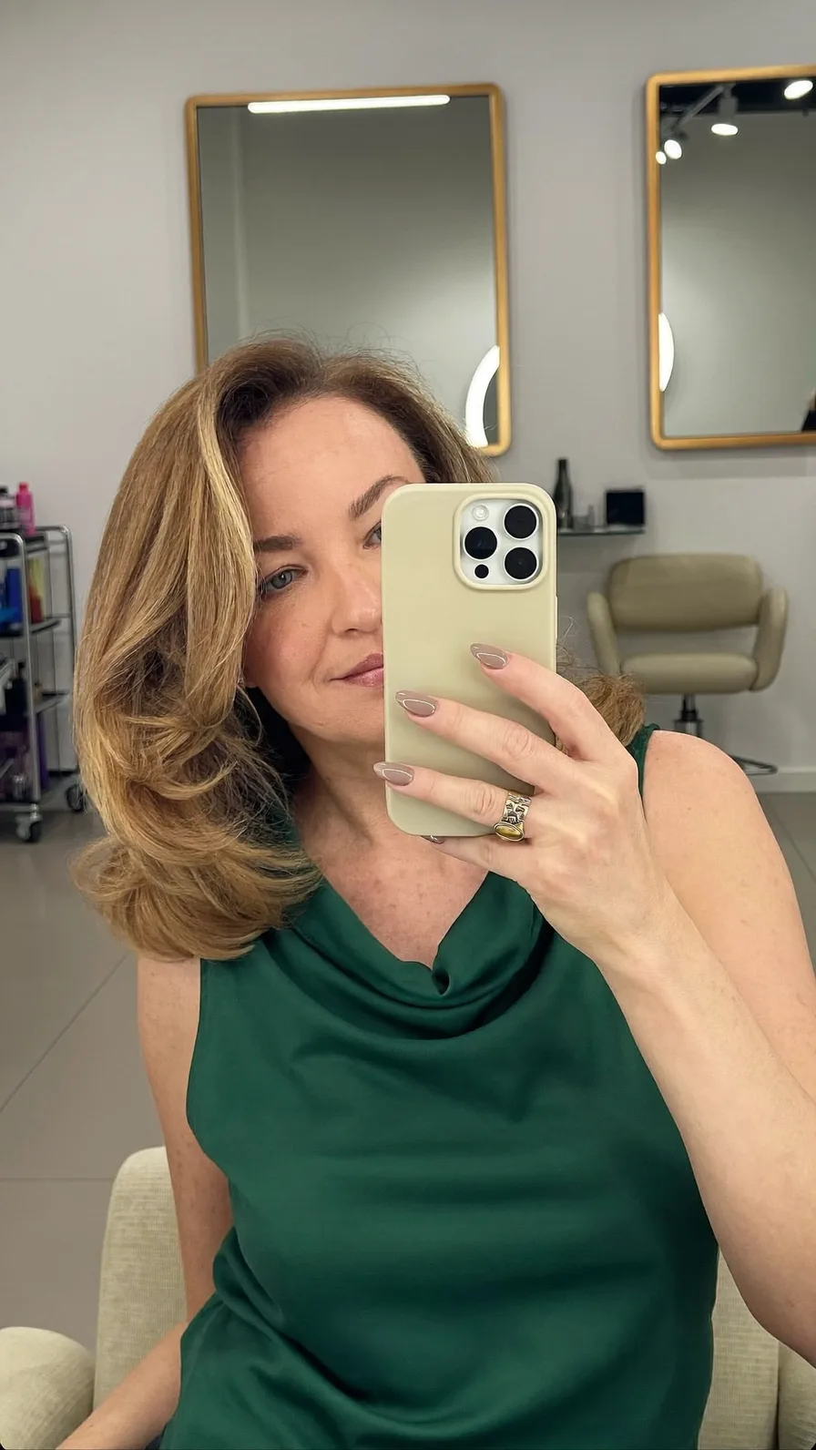 Voluminous Side-Swept Long Layers with Feathered Ends