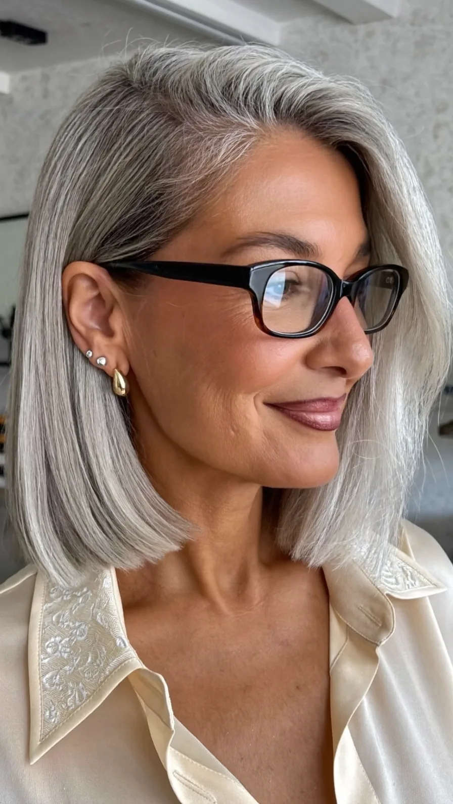 Chic Silver Gray Blunt Bob with Side-Swept Detail