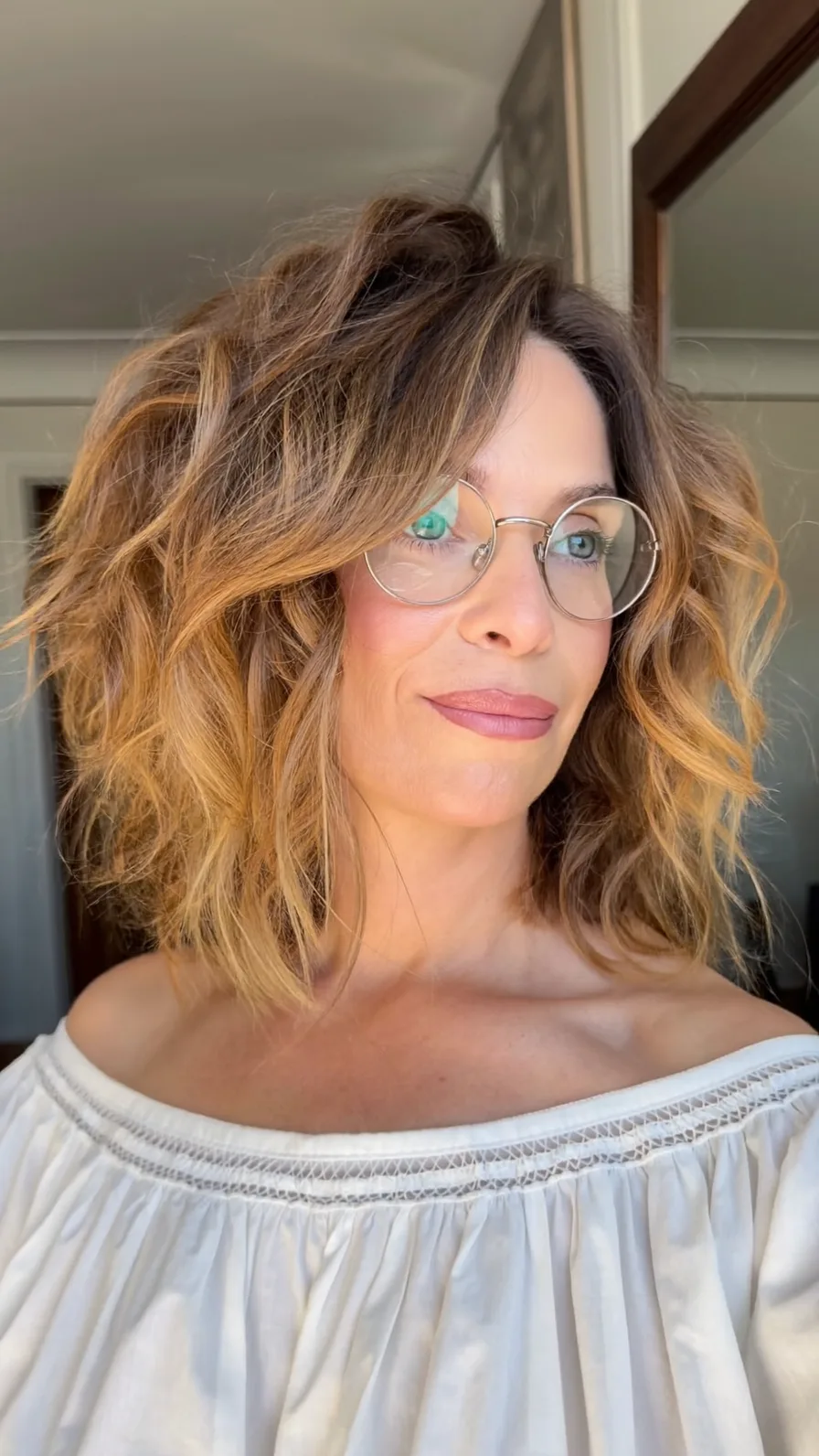 Voluminous Choppy Balayage Shoulder-Length Wavy Textured Layers