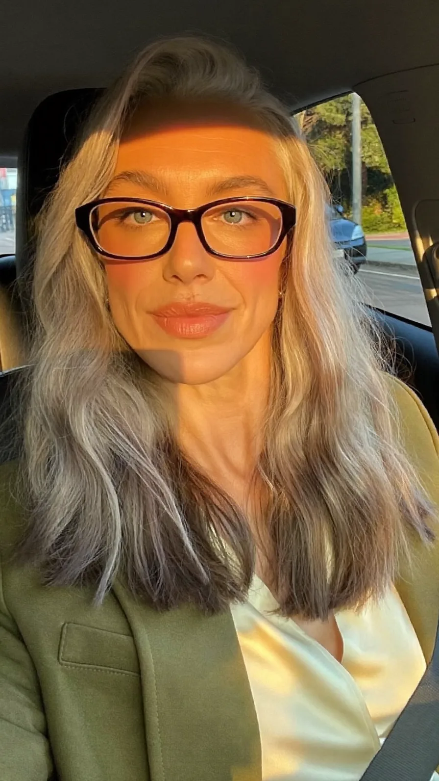 Elegant Medium-Length Silver Blonde Layered Hairstyle with Waves