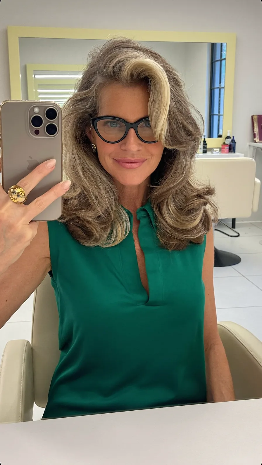 Classic High-Volume Shoulder-Length Layered Blowout with Highlights