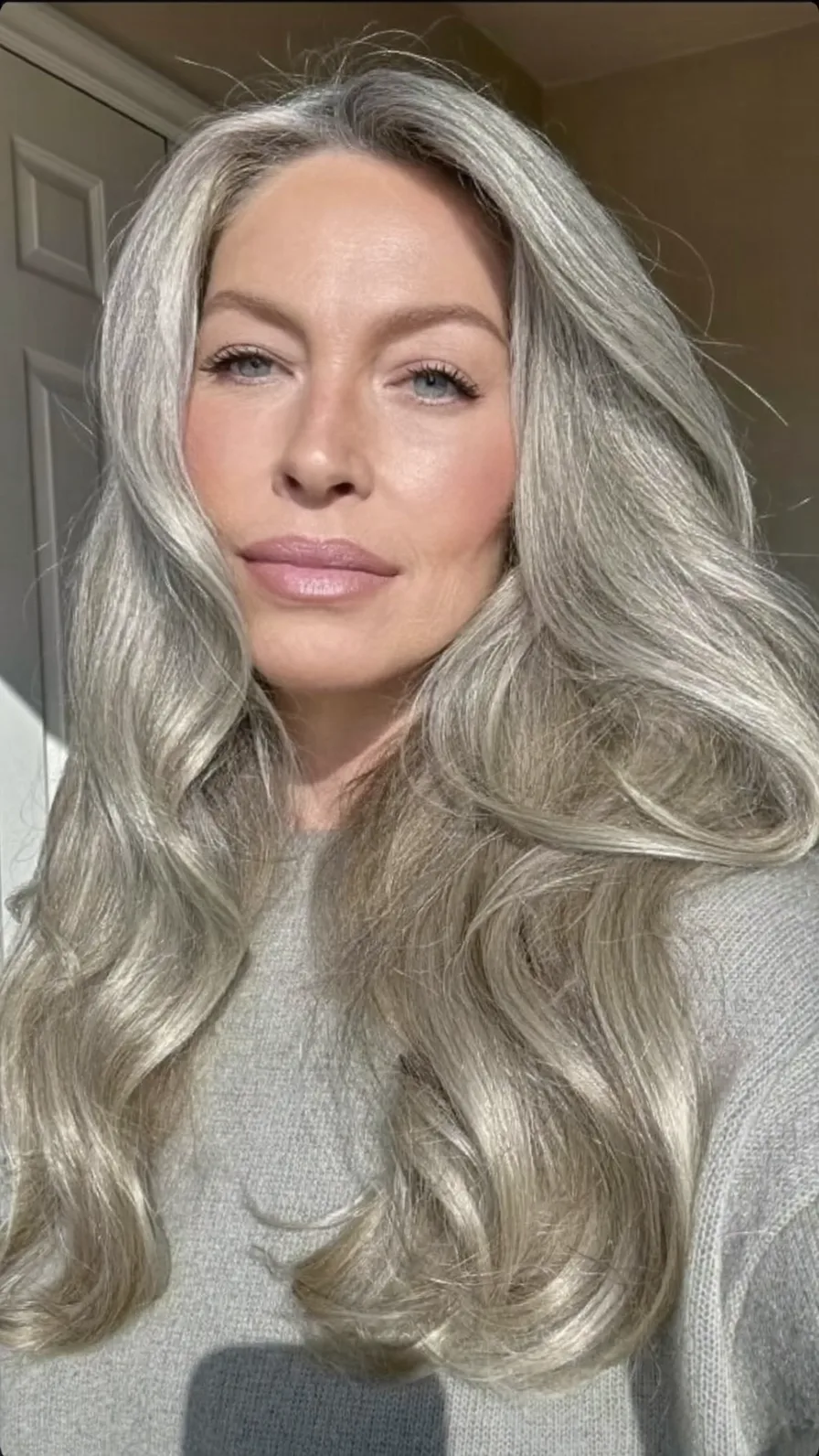 Voluminous Long Silver Waves with Soft Layered Texture