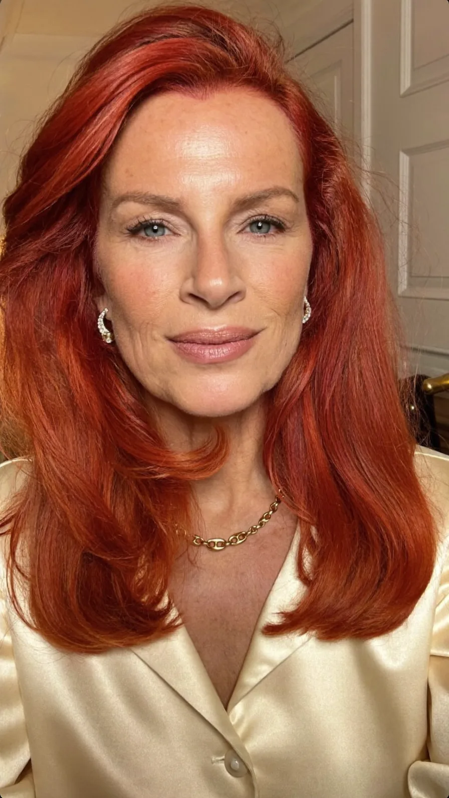 Voluminous Medium-Length Copper Red Layered Hairstyle