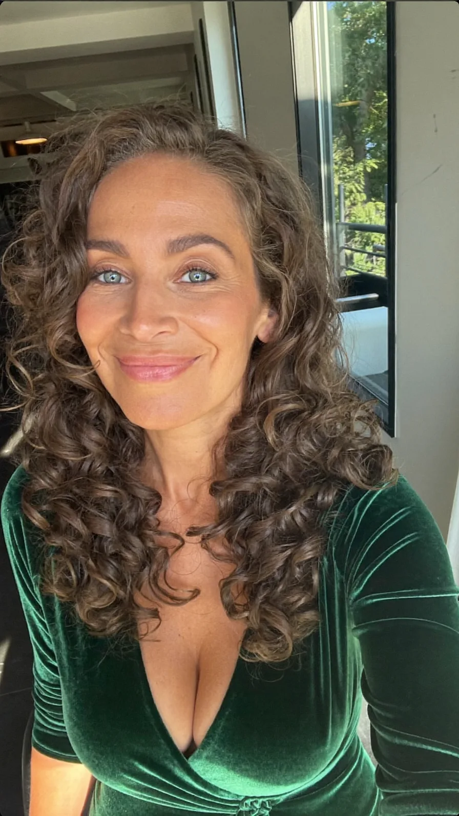 Voluminous Curly Long Layers with Natural Brown Highlights