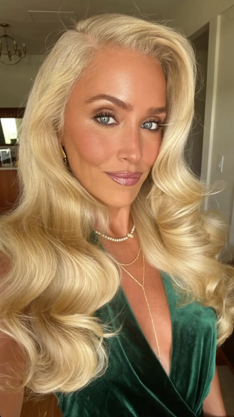 Elegant Voluminous Platinum Blonde Long Layered Waves