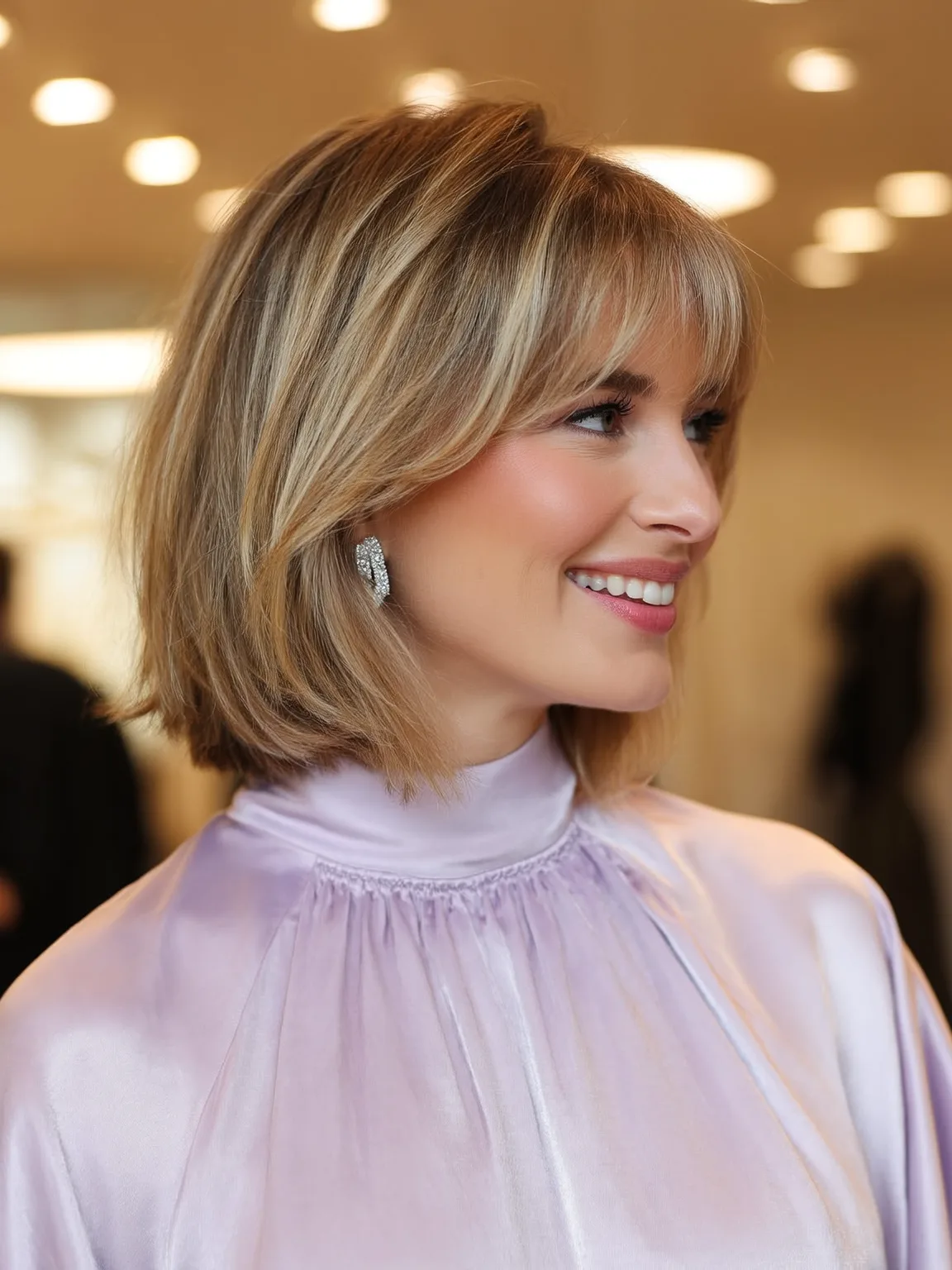 Versatile Wavy Bob with Honey Blonde Balayage