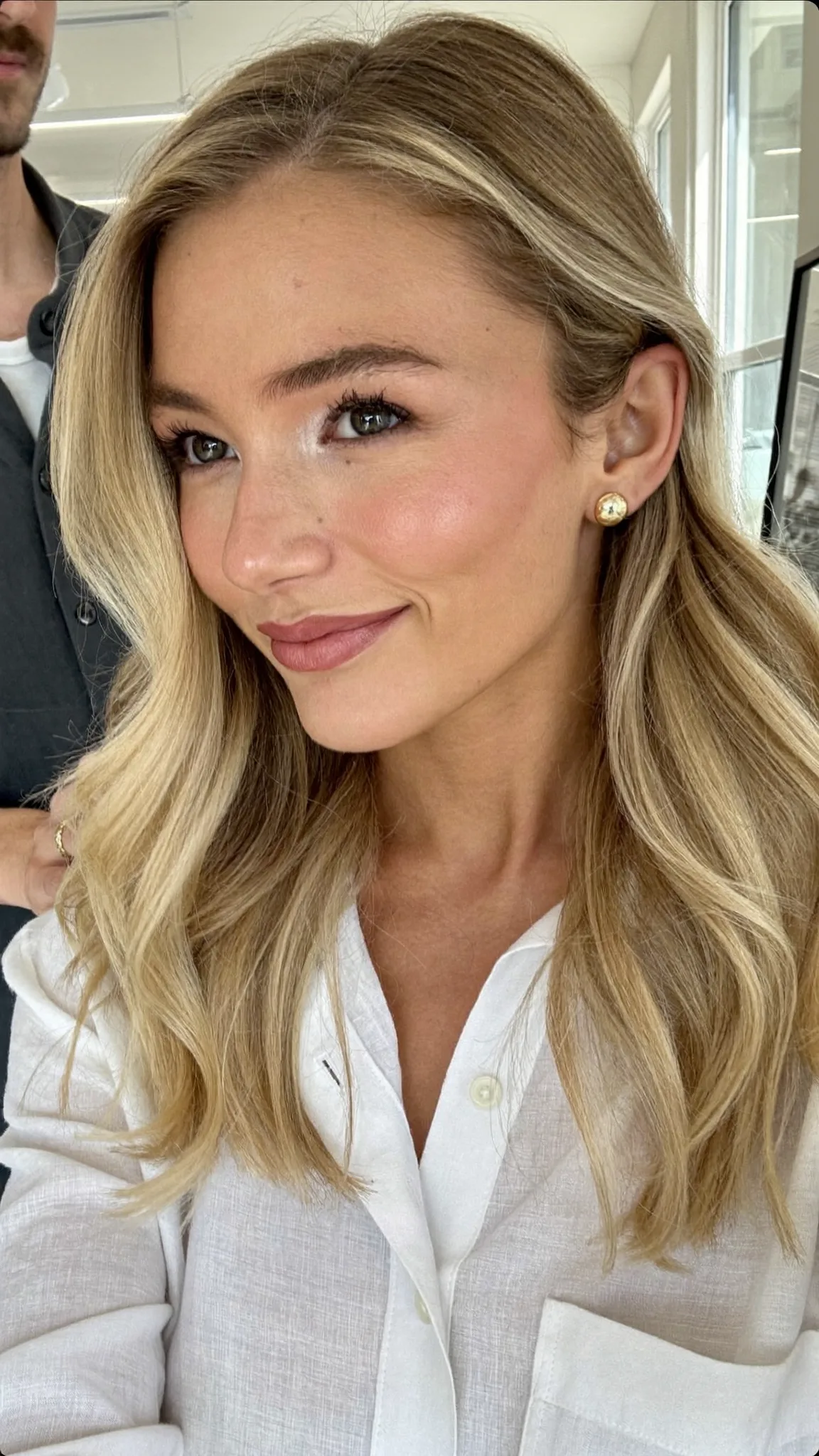 Honey Golden Blonde Collarbone-Length Lob with Blended Balayage