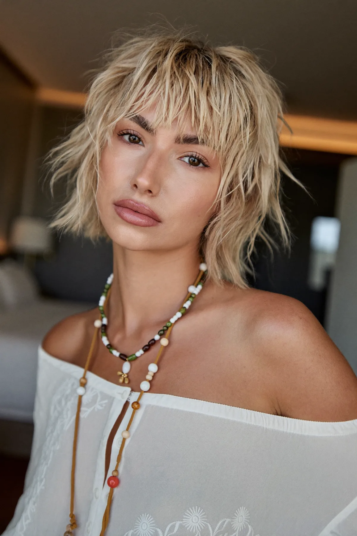 Chin-Length Wavy Bob in Honey Golden Blonde with Full Fringe Bangs