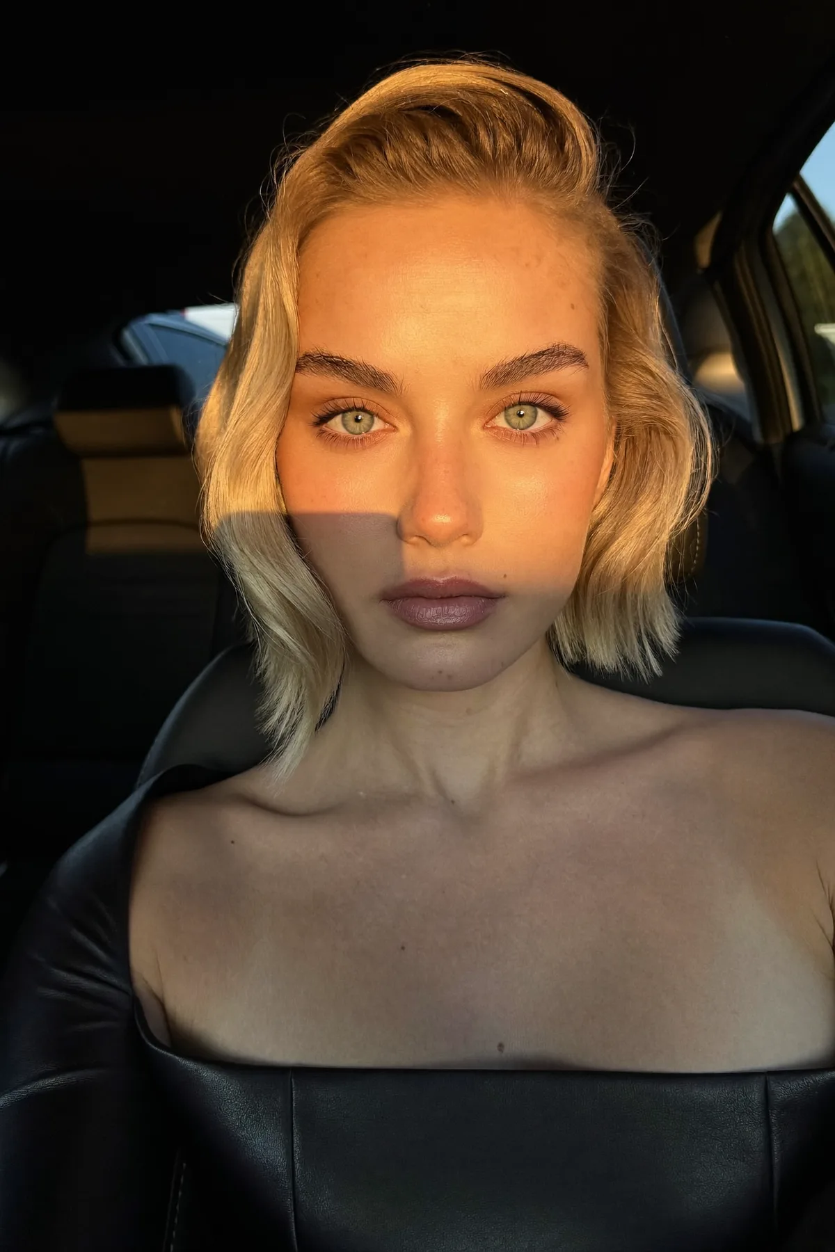 Chin-Length Honey Golden Blonde Wavy Bob Without Bangs