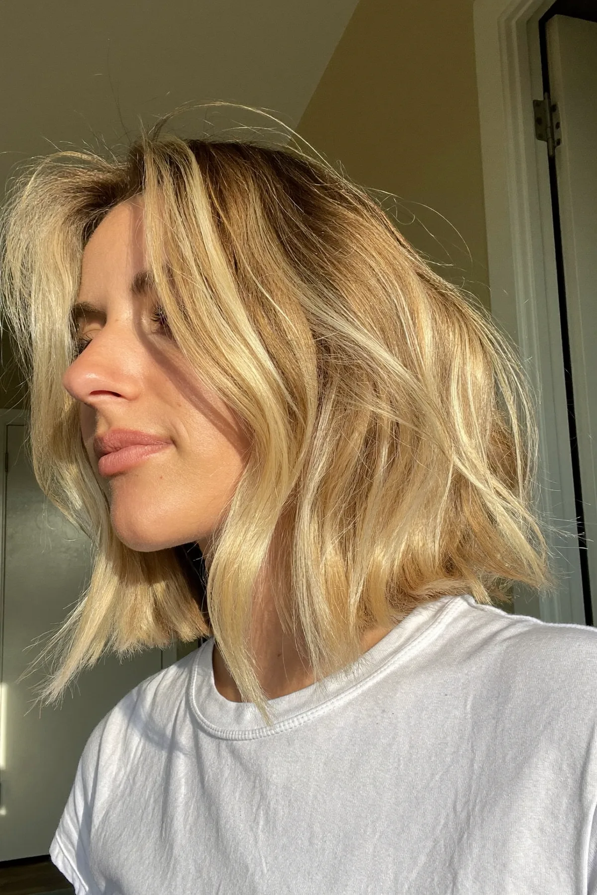 Honey Golden Blonde Chin-Length Wavy Bob with Blended Balayage