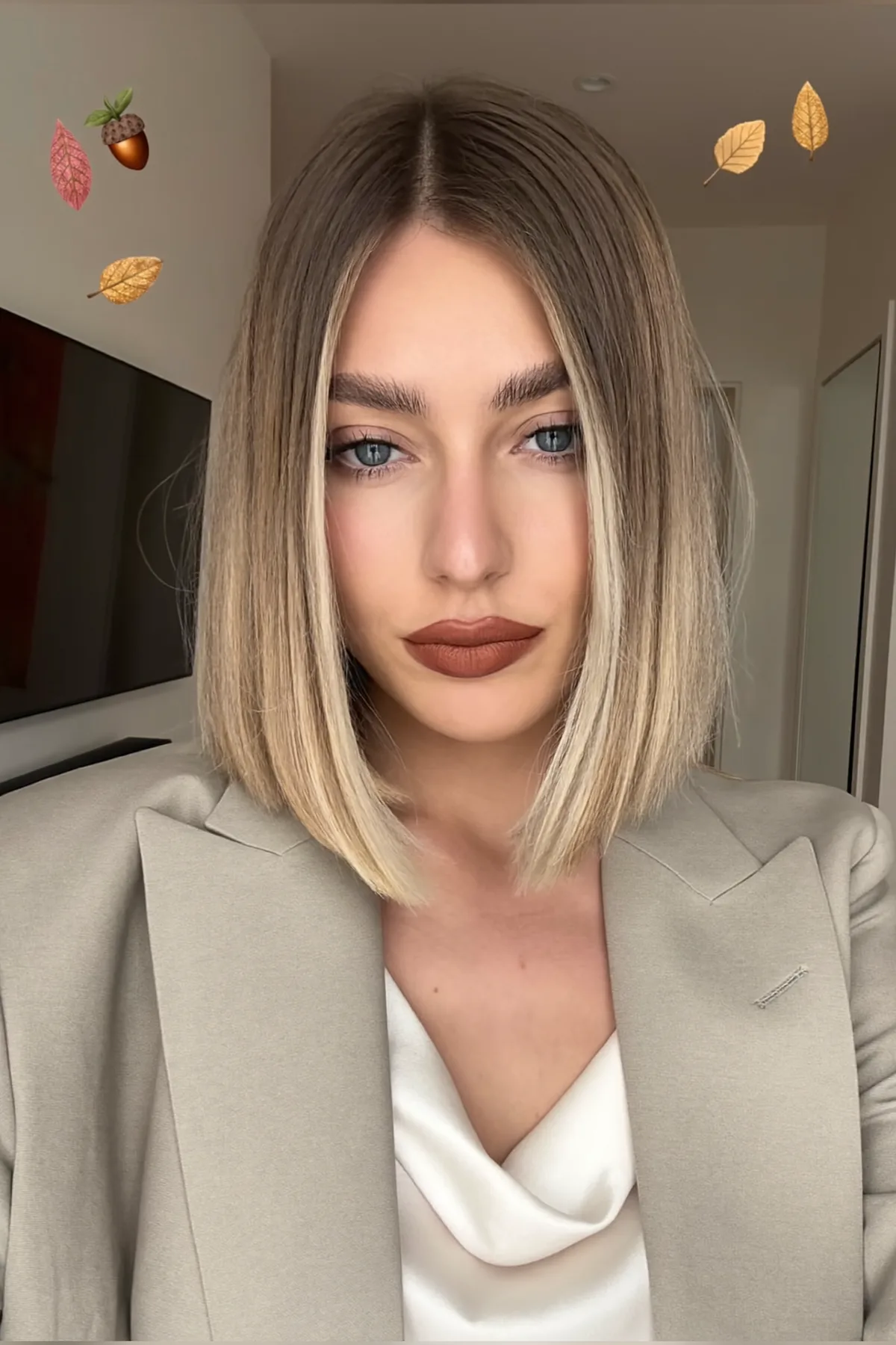 Sleek Straight Honey Golden Blonde Chin-Length Bob with Balayage