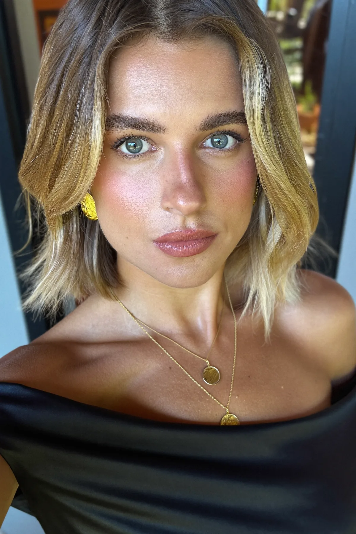Honey Golden Blonde Wavy Shoulder-Length Bob with Blended Balayage