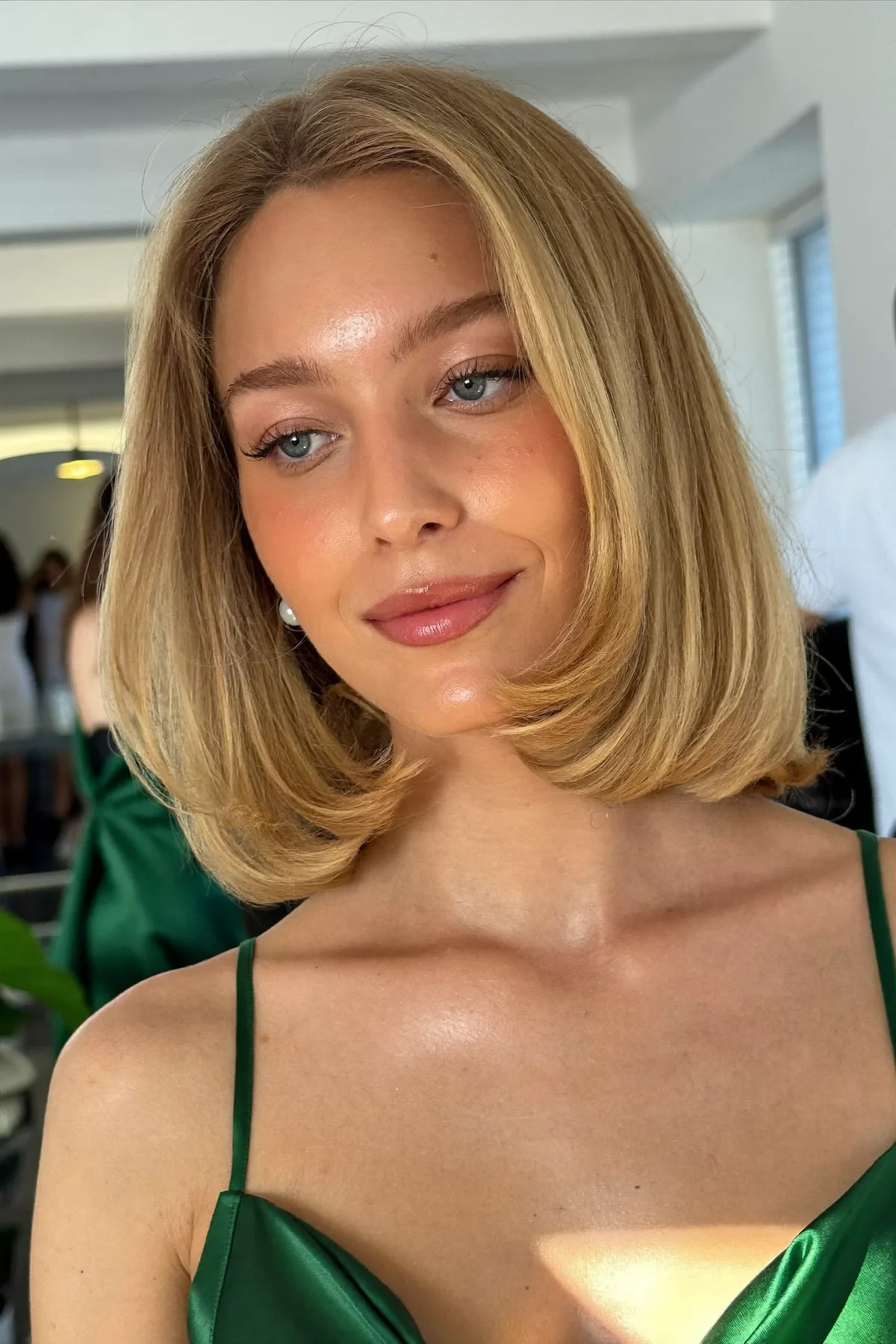 Sleek Straight Honey Golden Blonde Chin-Length Bob Perfection