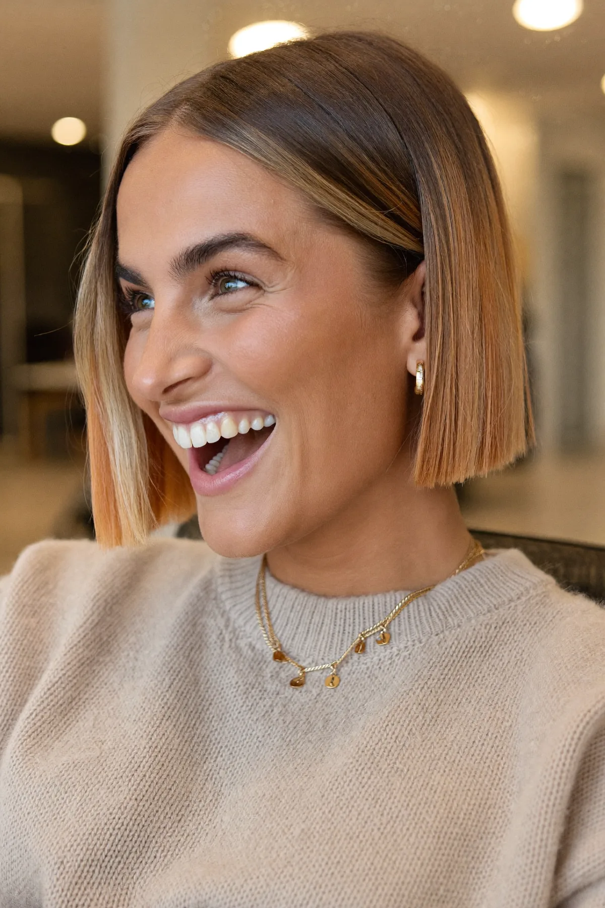 Sleek Honey Golden Blonde Chin-Length Bob with Solid Finish