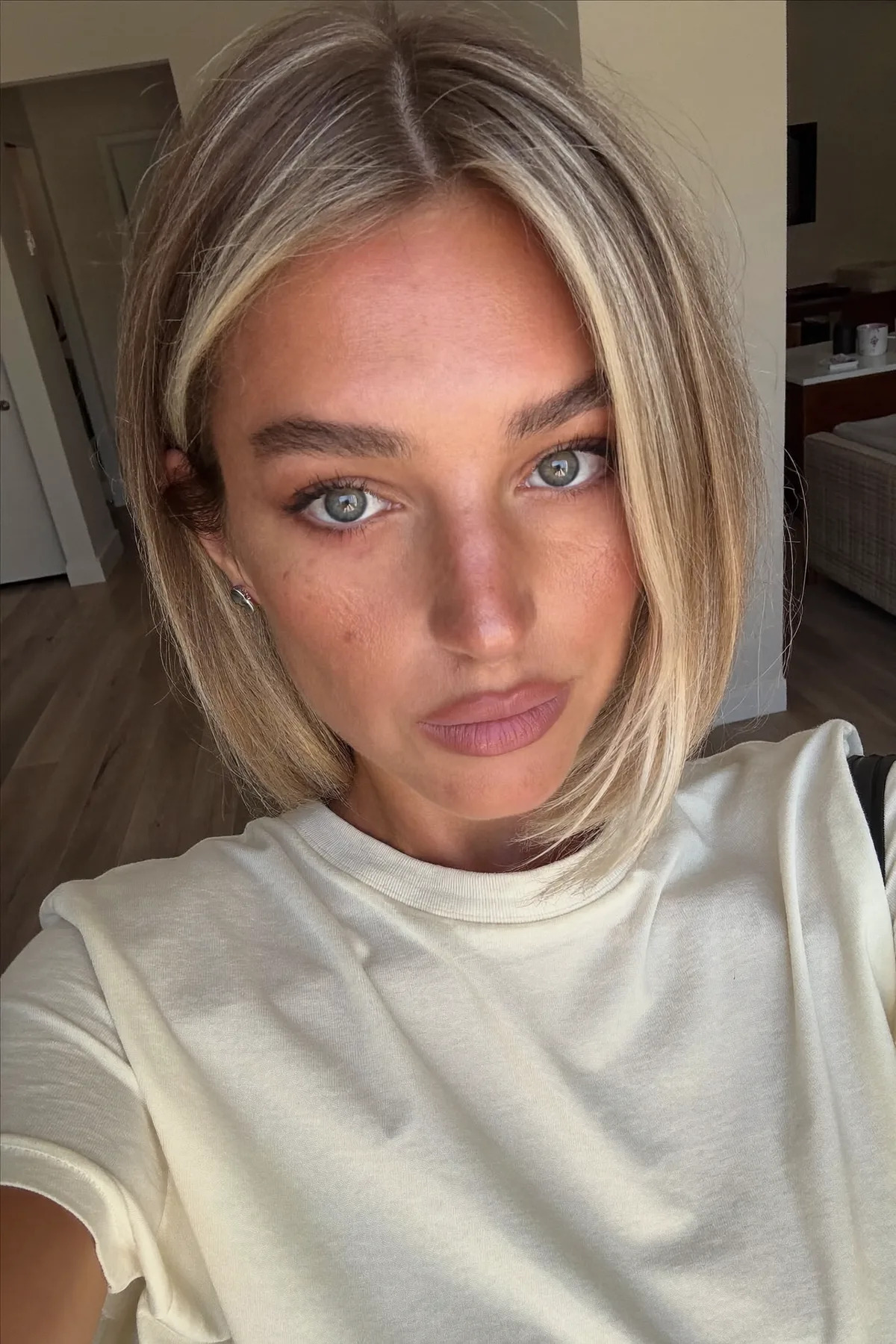 Sleek Honey Golden Blonde Chin-Length Bob with Blended Balayage