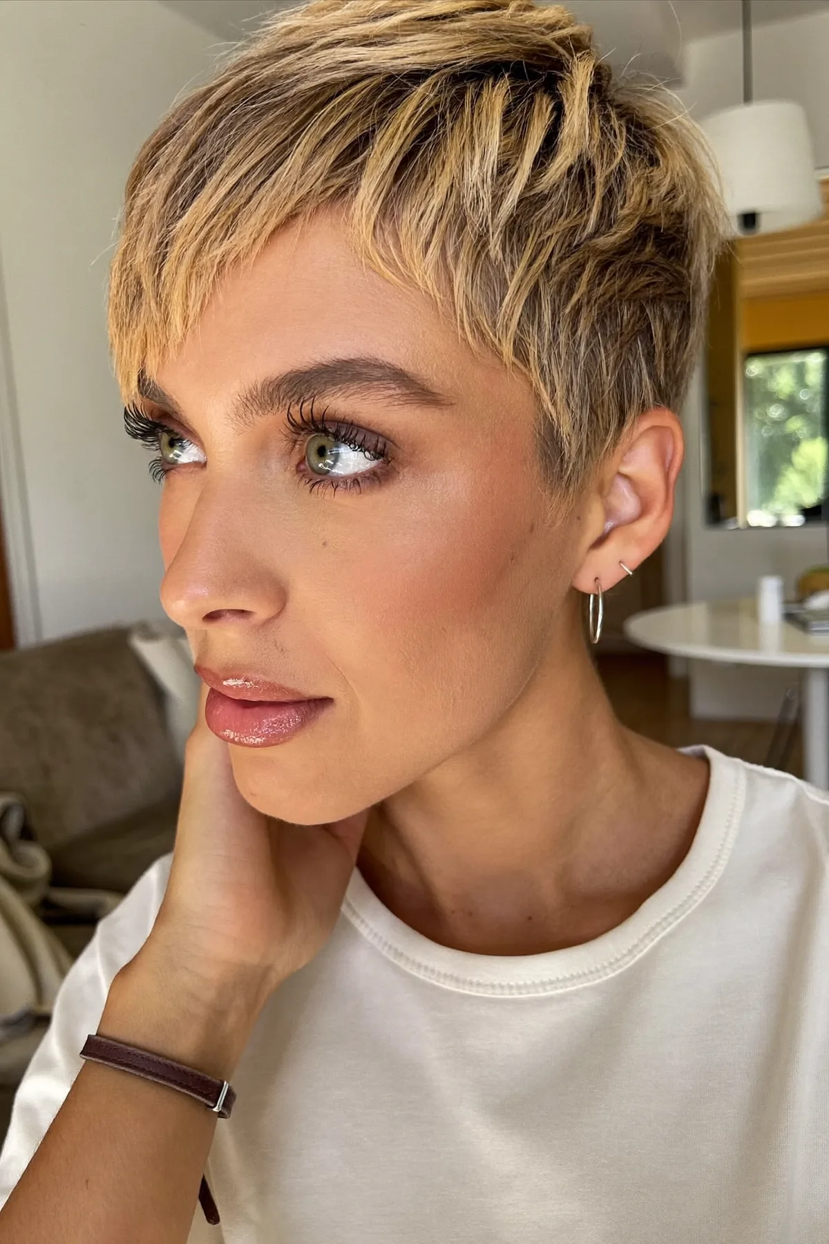 Sleek Straight Honey Golden Blonde Solid Pixie Cut Perfection