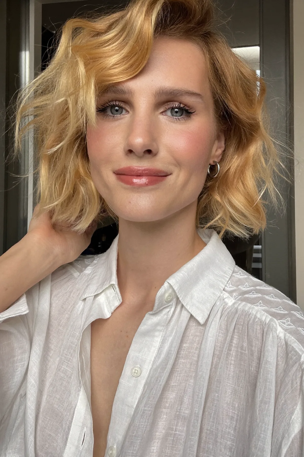 Chin-Length Wavy Bob in Honey Golden Blonde Solid Color