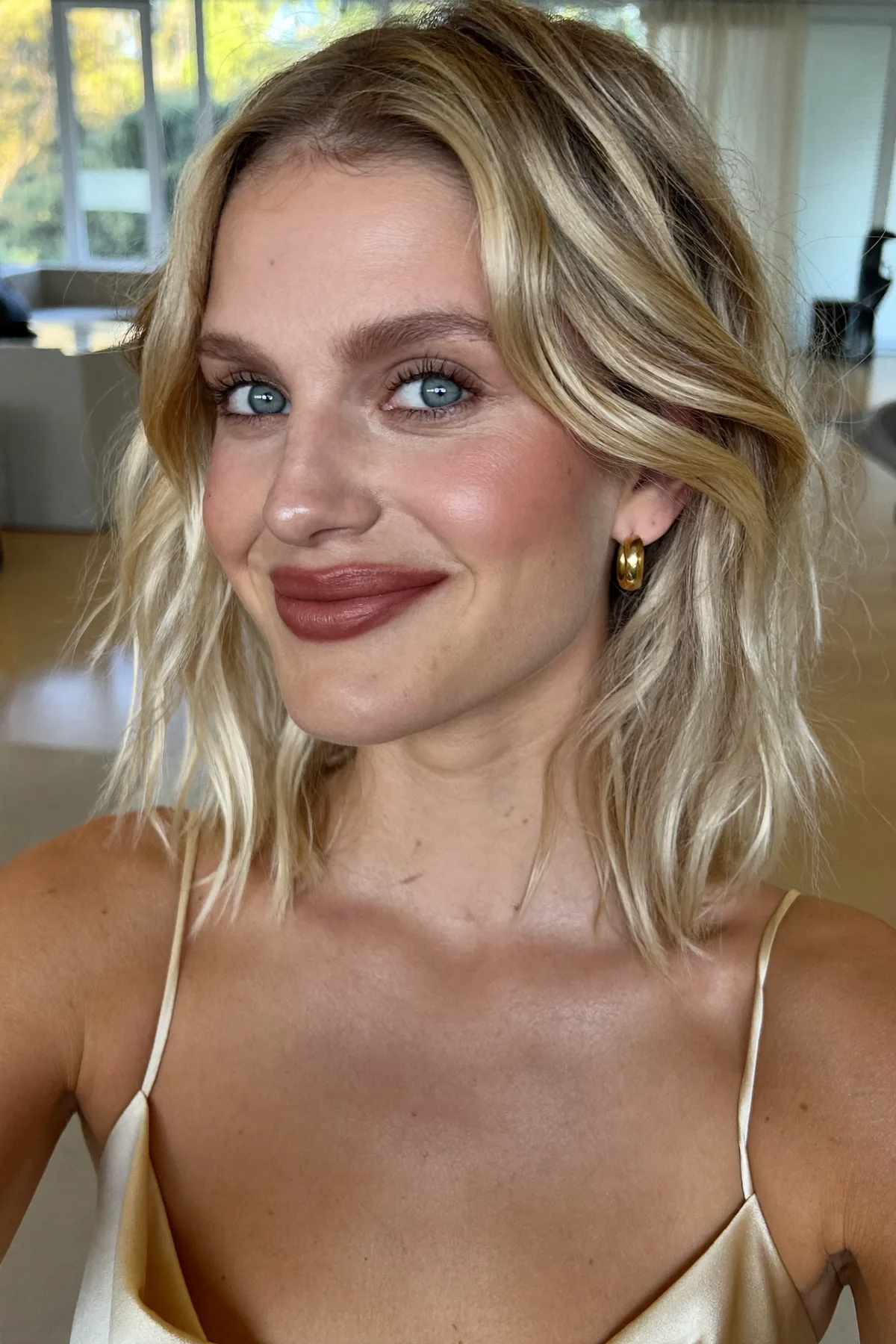 Honey Golden Blonde Wavy Lob with Curtain Bangs and Balayage Highlights