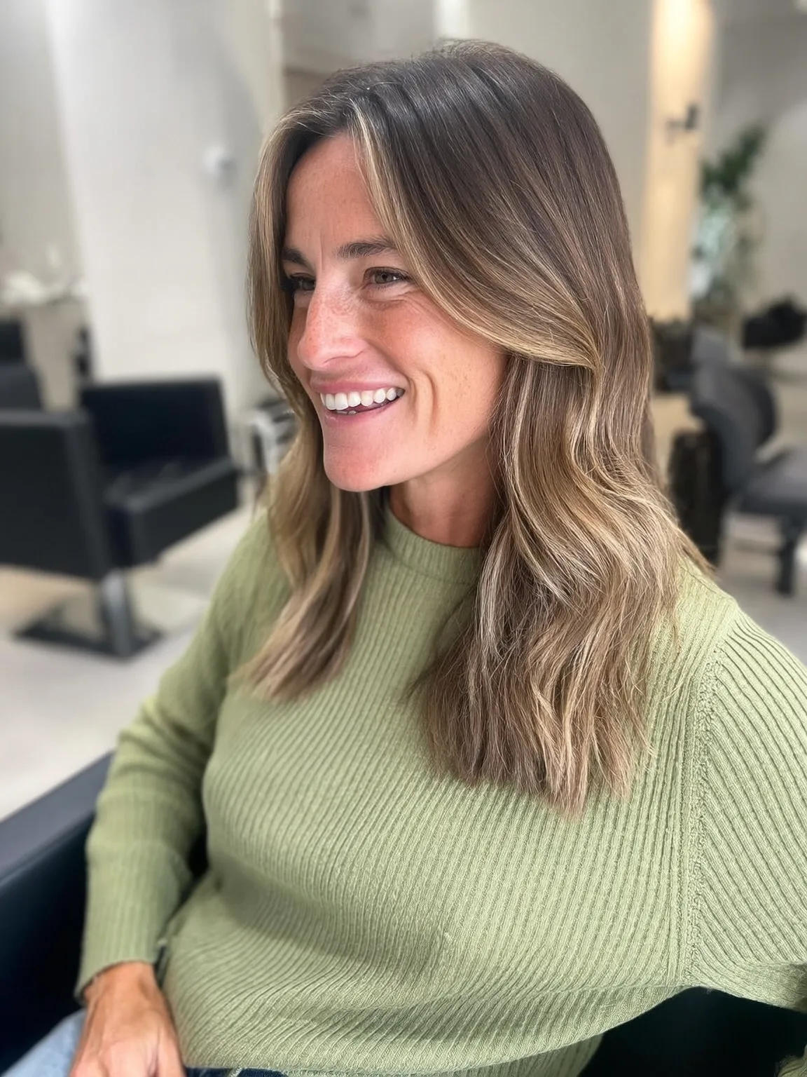 Shoulder-Length Lob with Honey Blonde Balayage