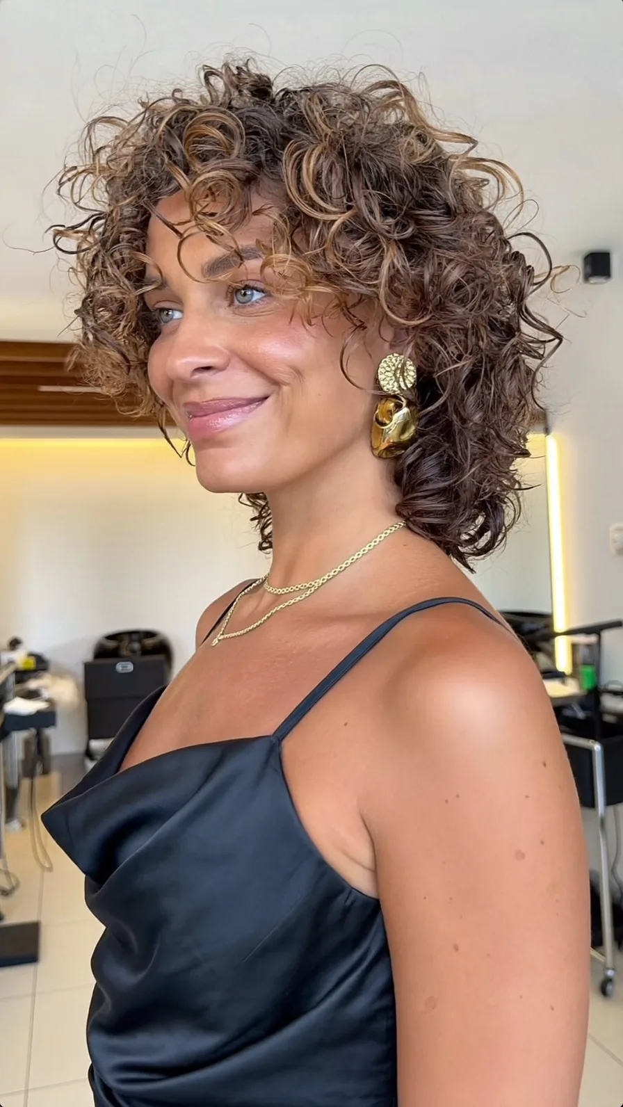 Voluminous Textured Curly Bob with Honey Blonde Highlights