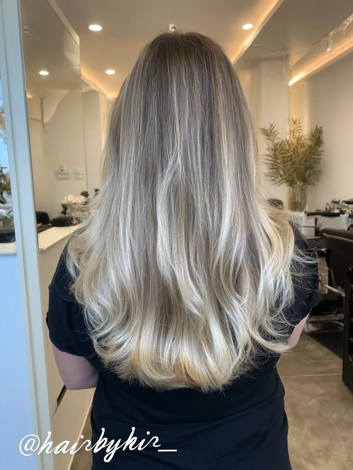 Long Wavy Honey Blonde Layers with Versatile Styling