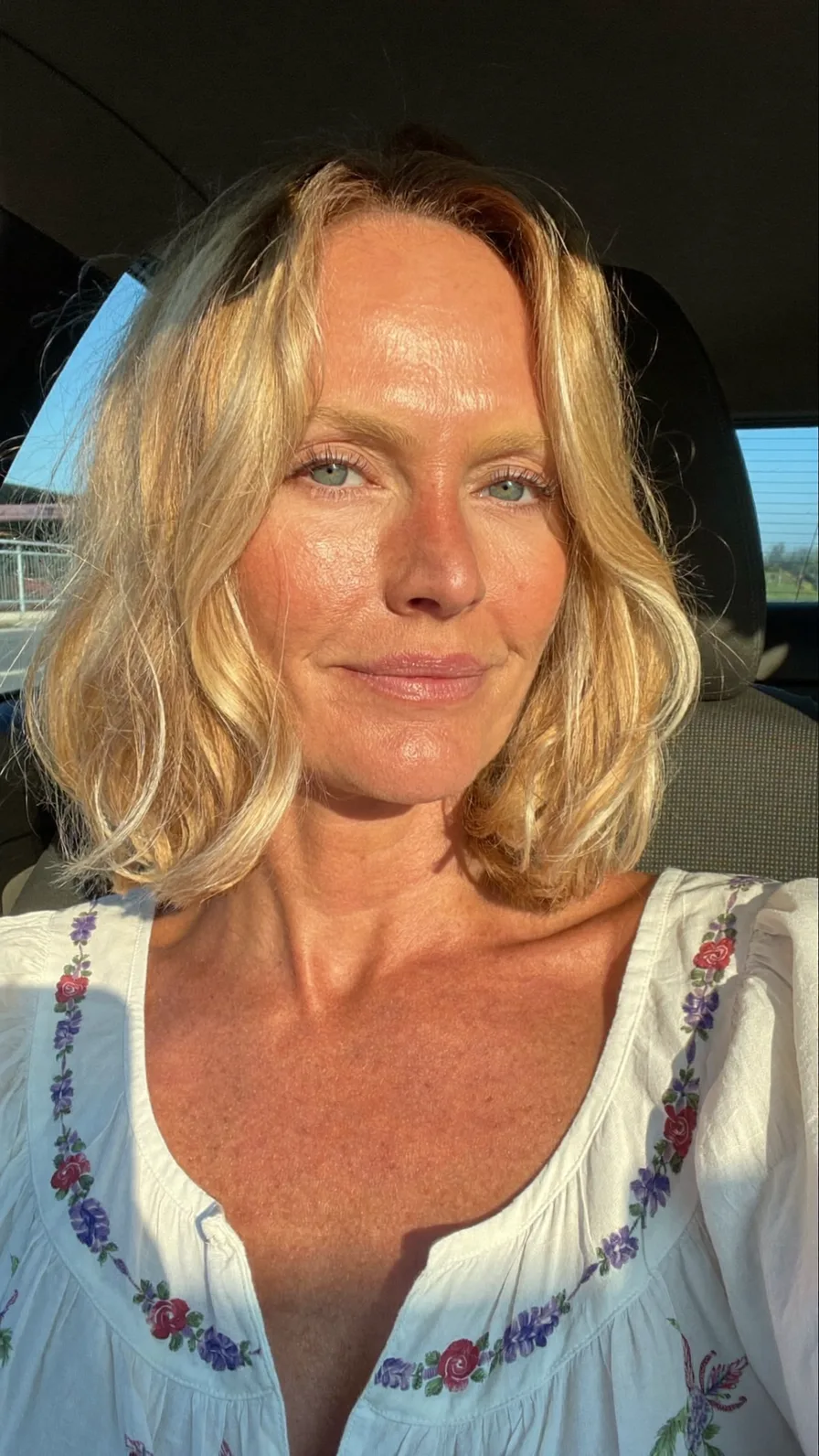 Soft Layered Shoulder-Length Lob with Warm Honey Blonde Balayage